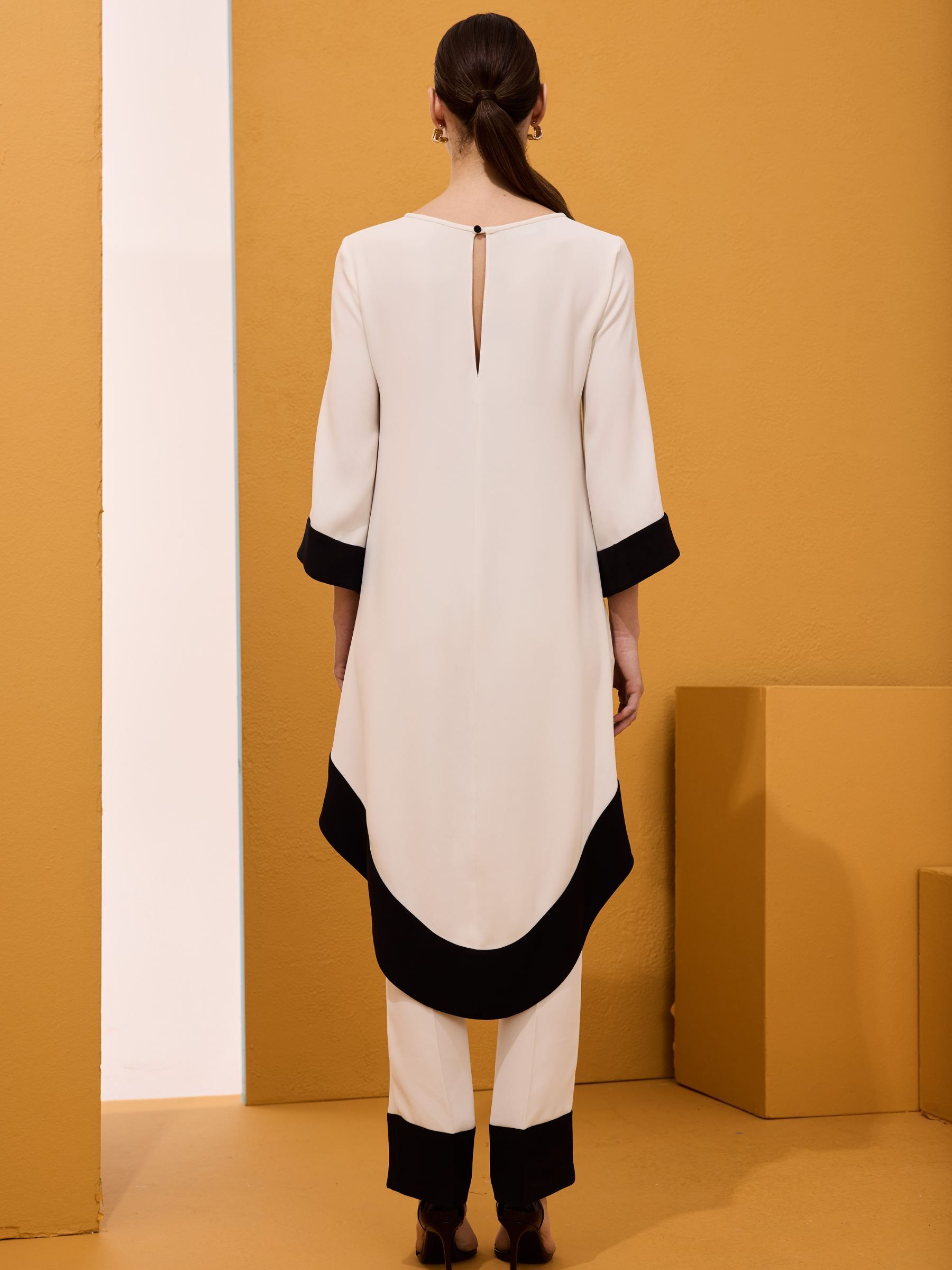 Arggido 49624 Blouse & Trouser Set women’s longline contrast trim blouse with matching straight-leg trousers.