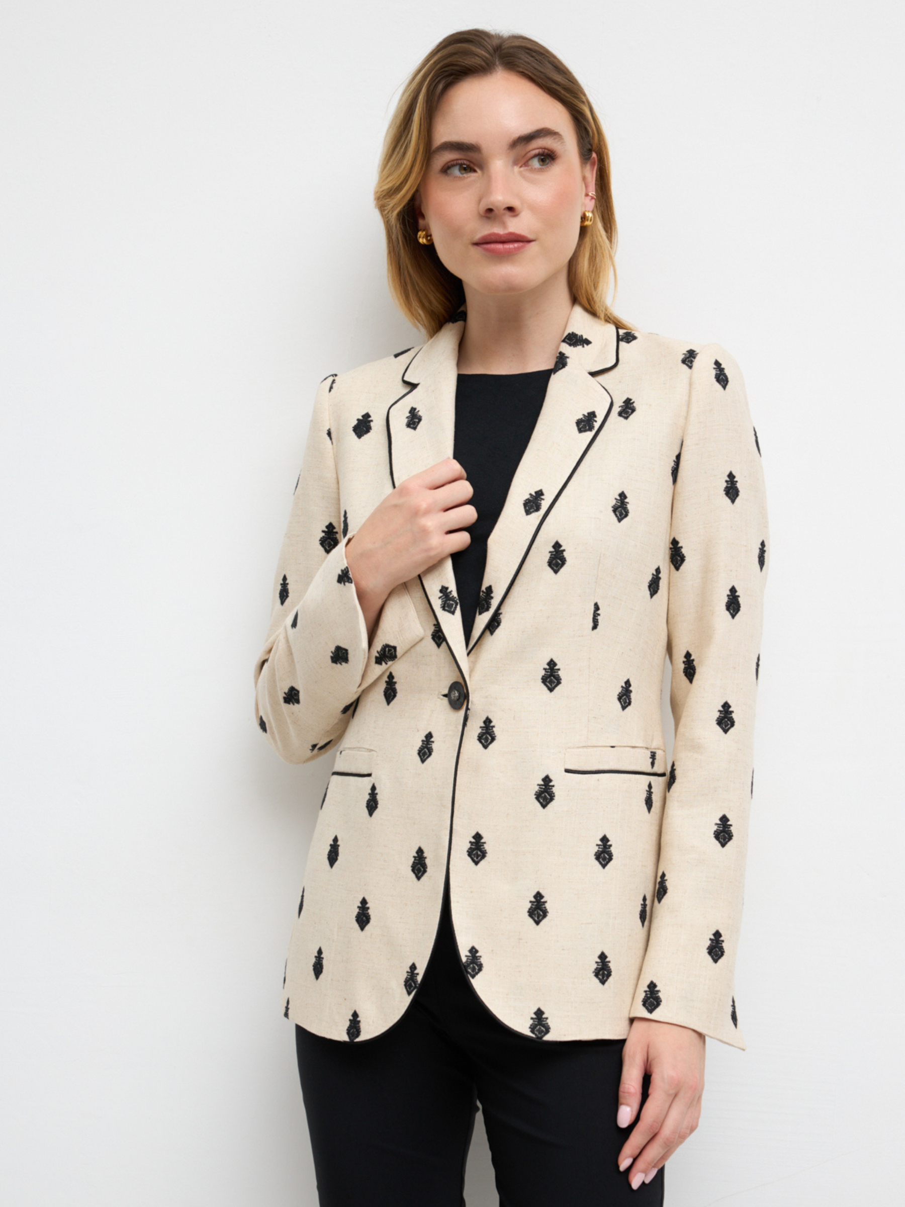 Bariloche Almonte Blazer with notched lapel, single-button fastening, contrast piping and all-over motif design in tailored silhouette.