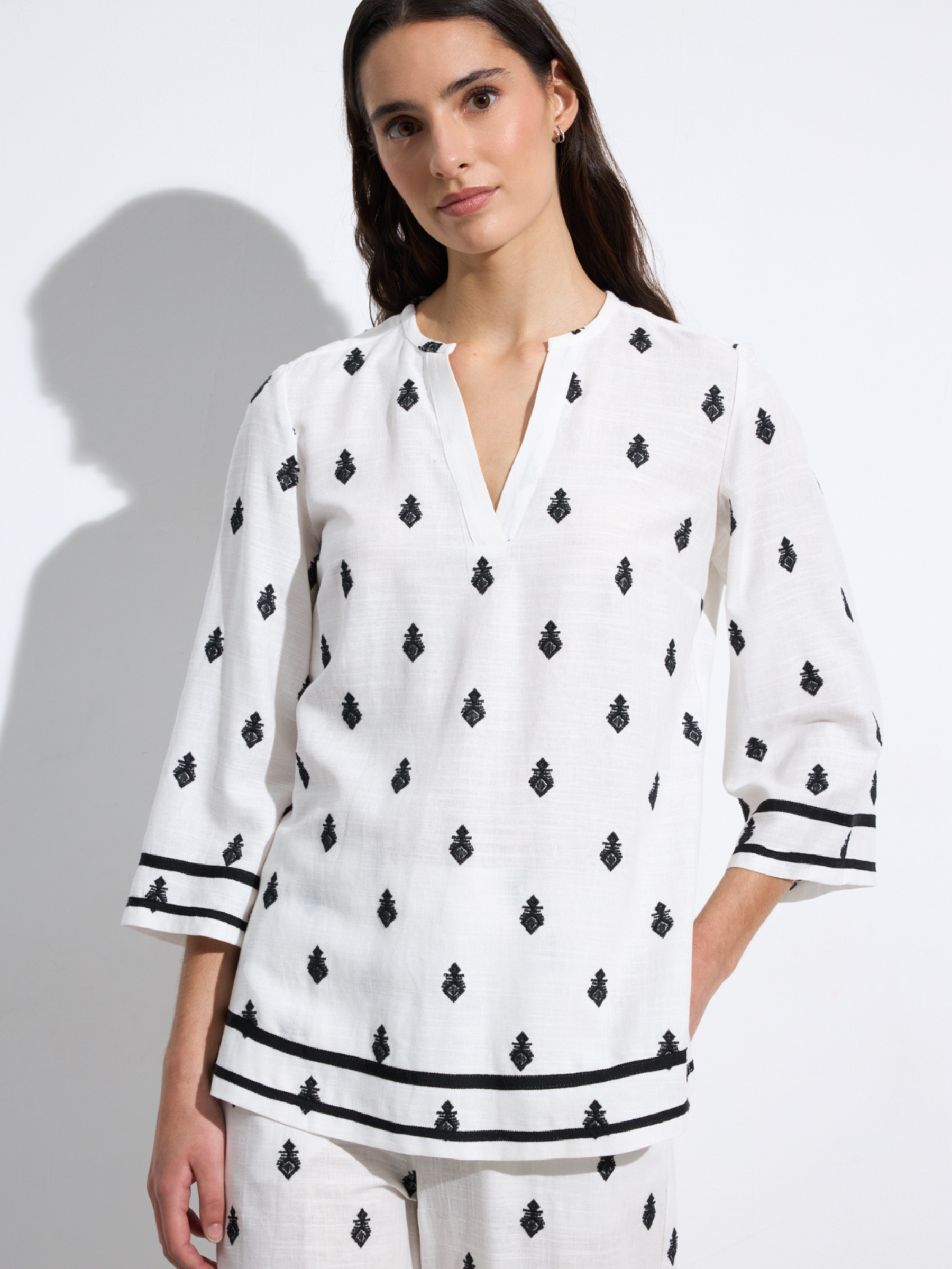 Bariloche Aloe Musula Set featuring a blouse and wide-leg trousers with repeating motif design.