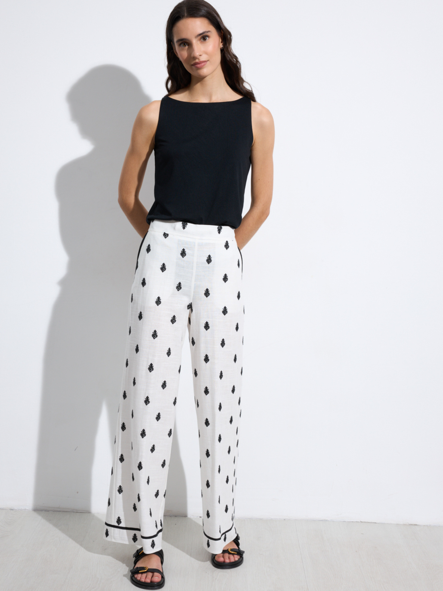 Bariloche Aloe Musula Set featuring a blouse and wide-leg trousers with repeating motif design.