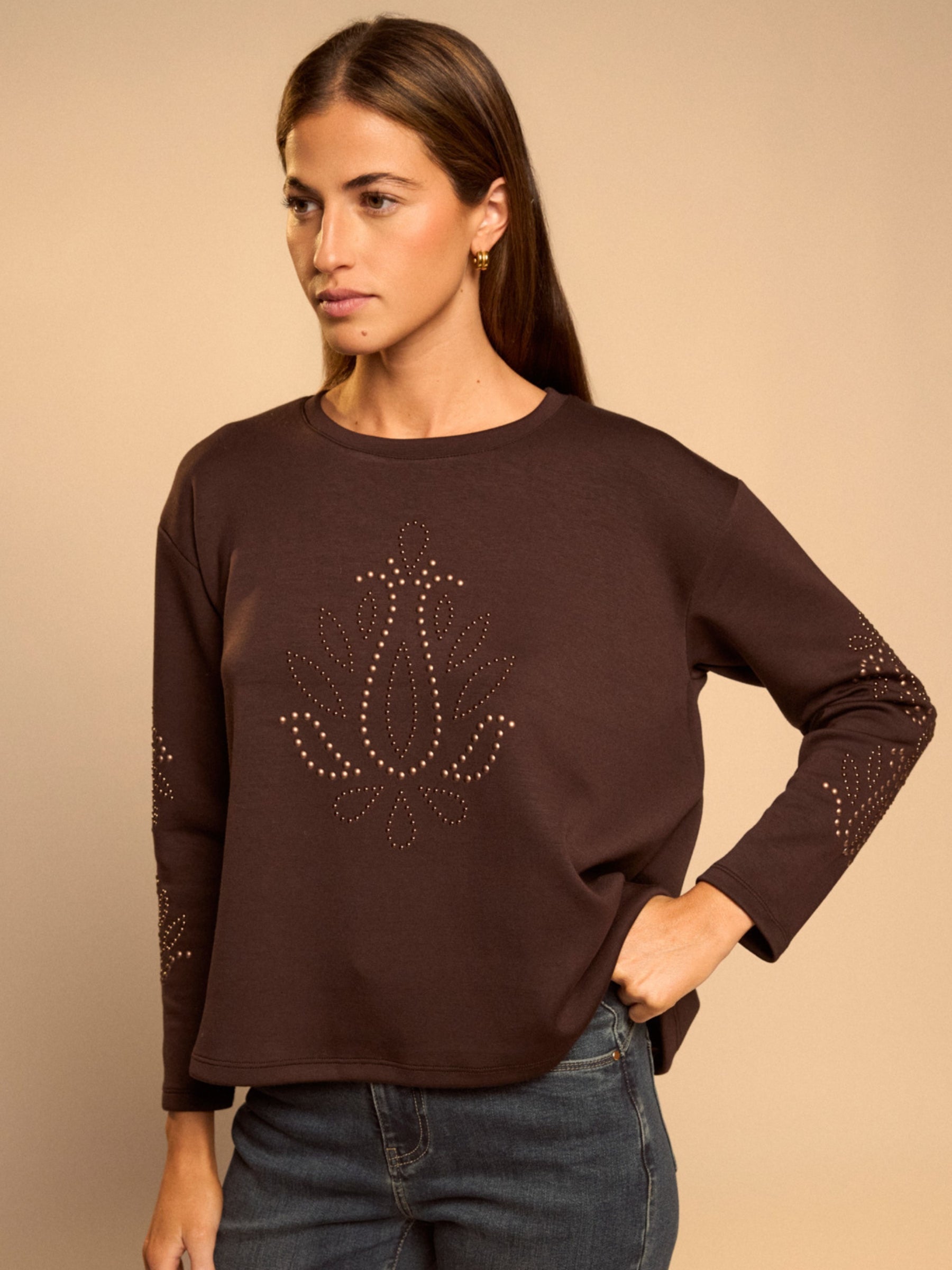 Bariloche Port T-Shirt with round neckline, long sleeves and studded motif detailing on the front and sleeves.