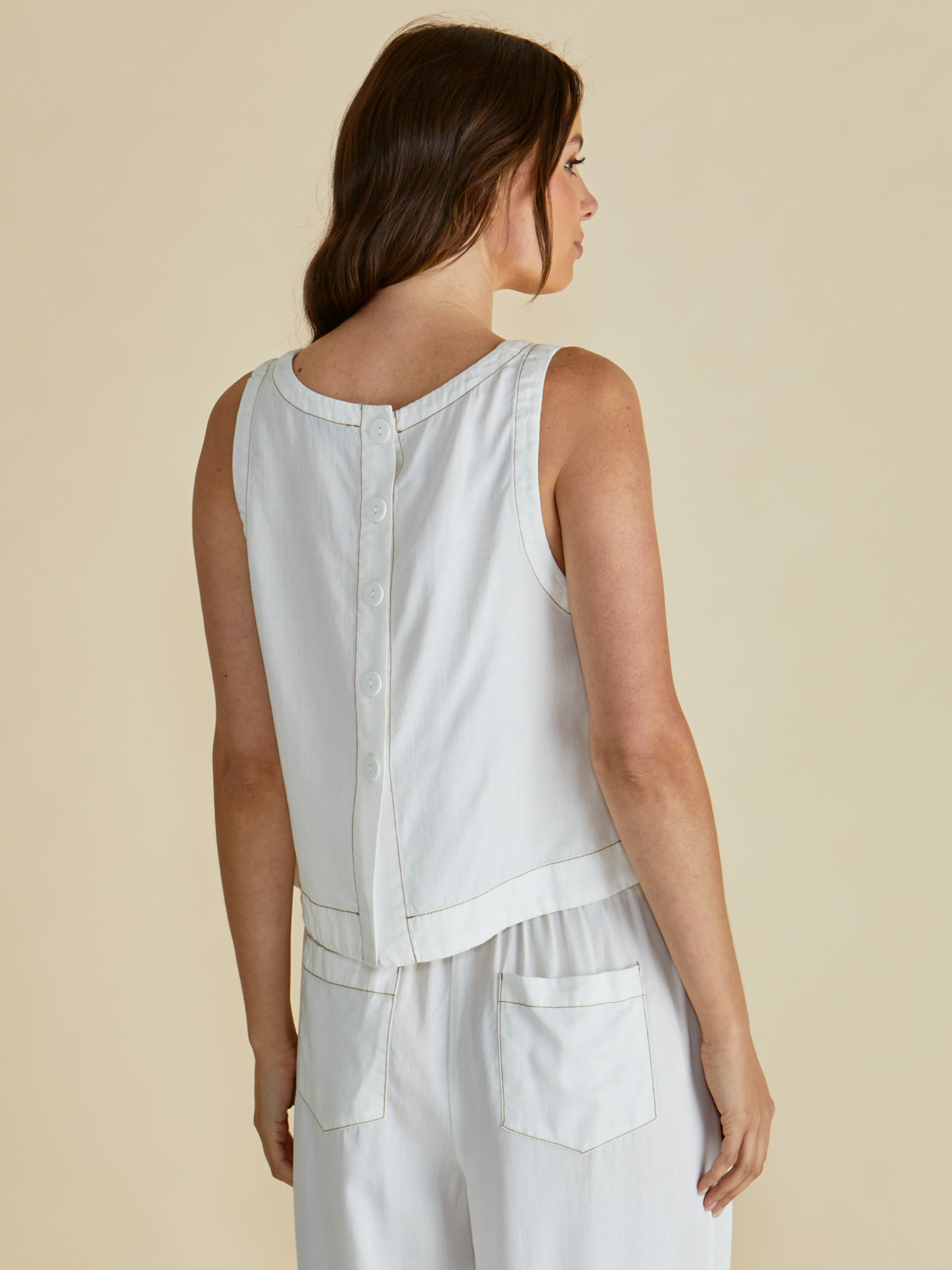 Betty Copacabana Shell Top with sleeveless silhouette, round neckline and button-back fastening.