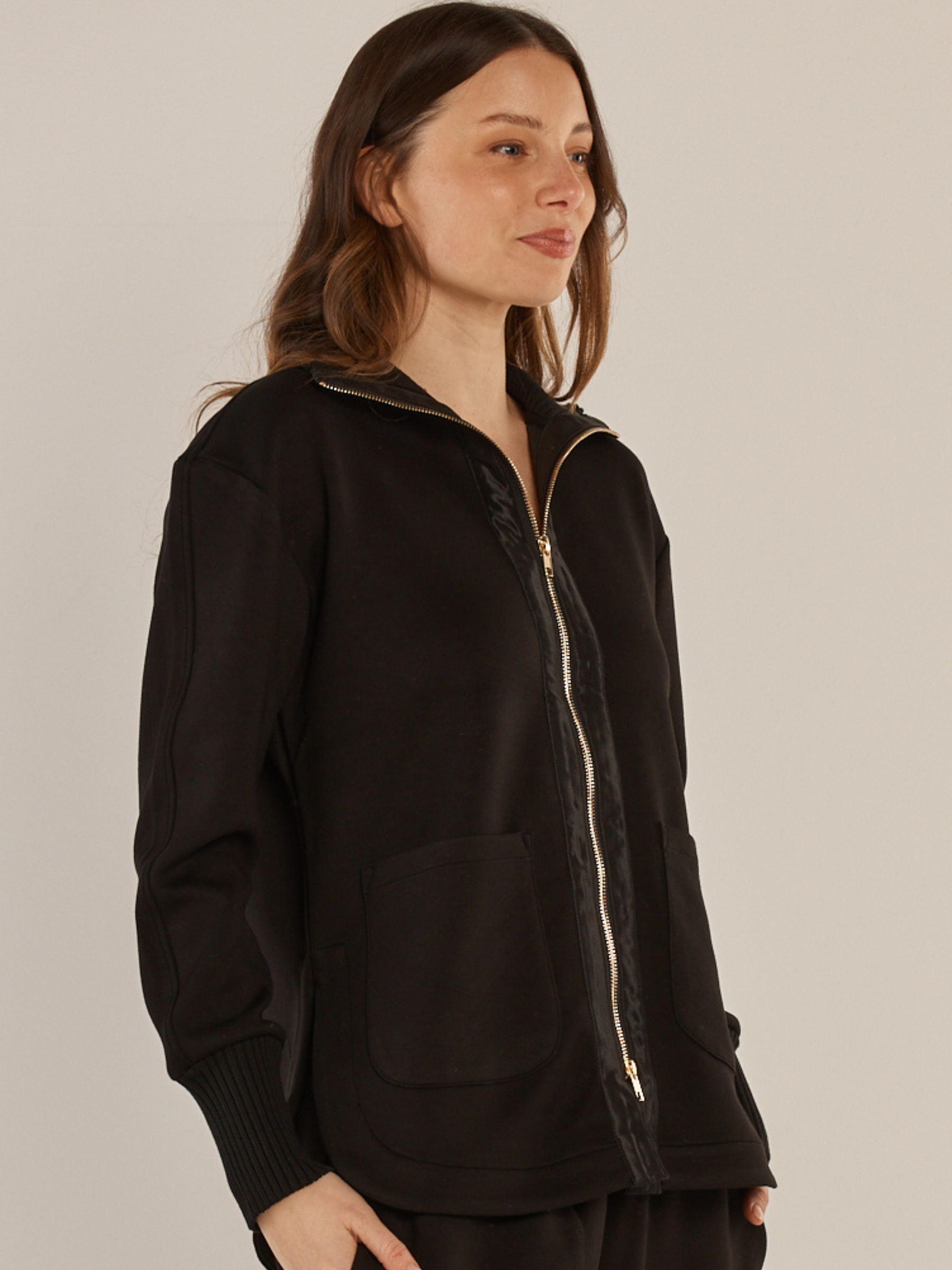 Betty Sabina Sweatshirt zip-front sweatshirt with high-neck finish, patch pockets and ribbed cuffs