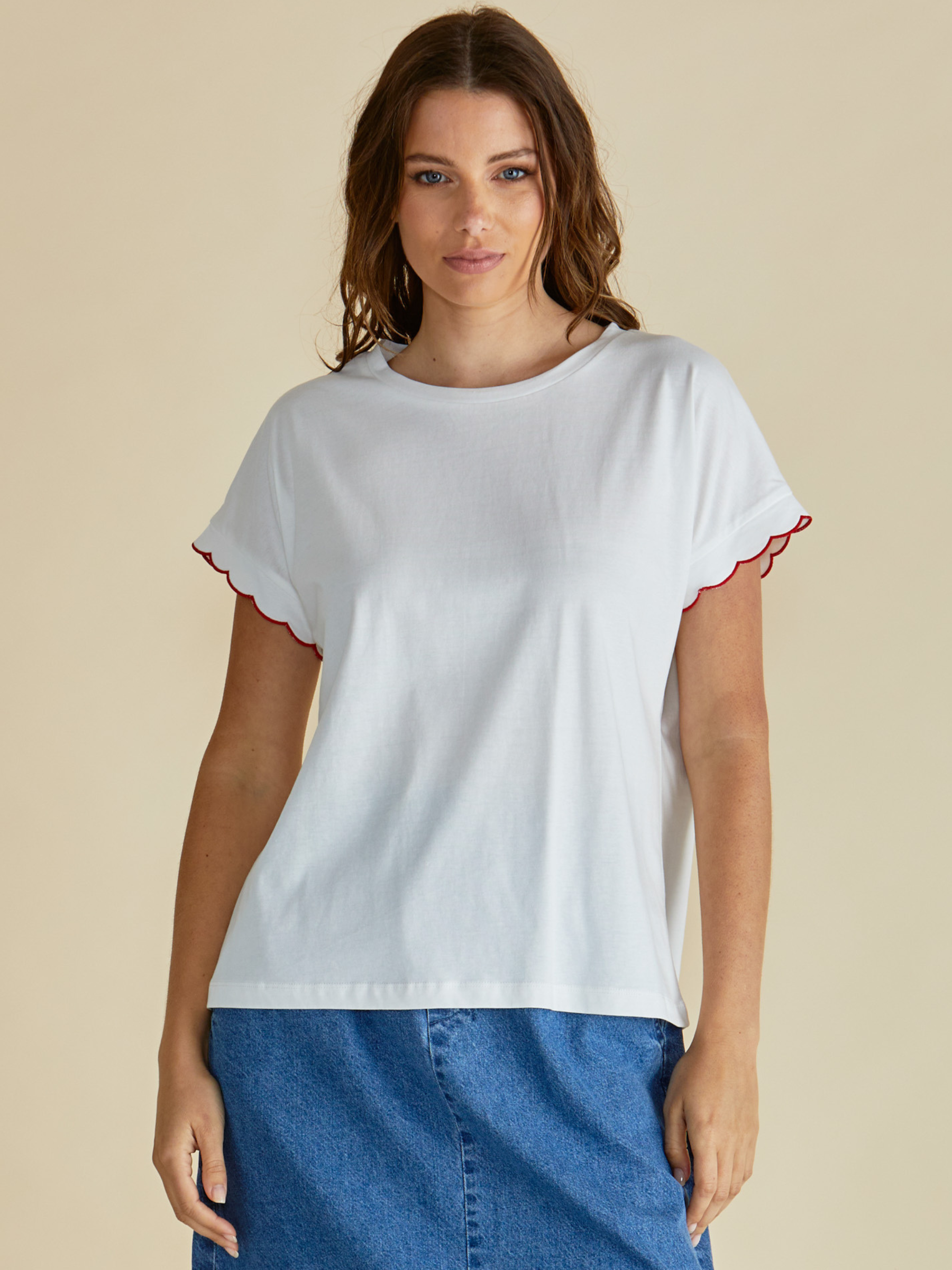 Betty Sloane Scallop Tee with round neckline, short sleeves and contrast scalloped trim detail in a relaxed straight fit.
