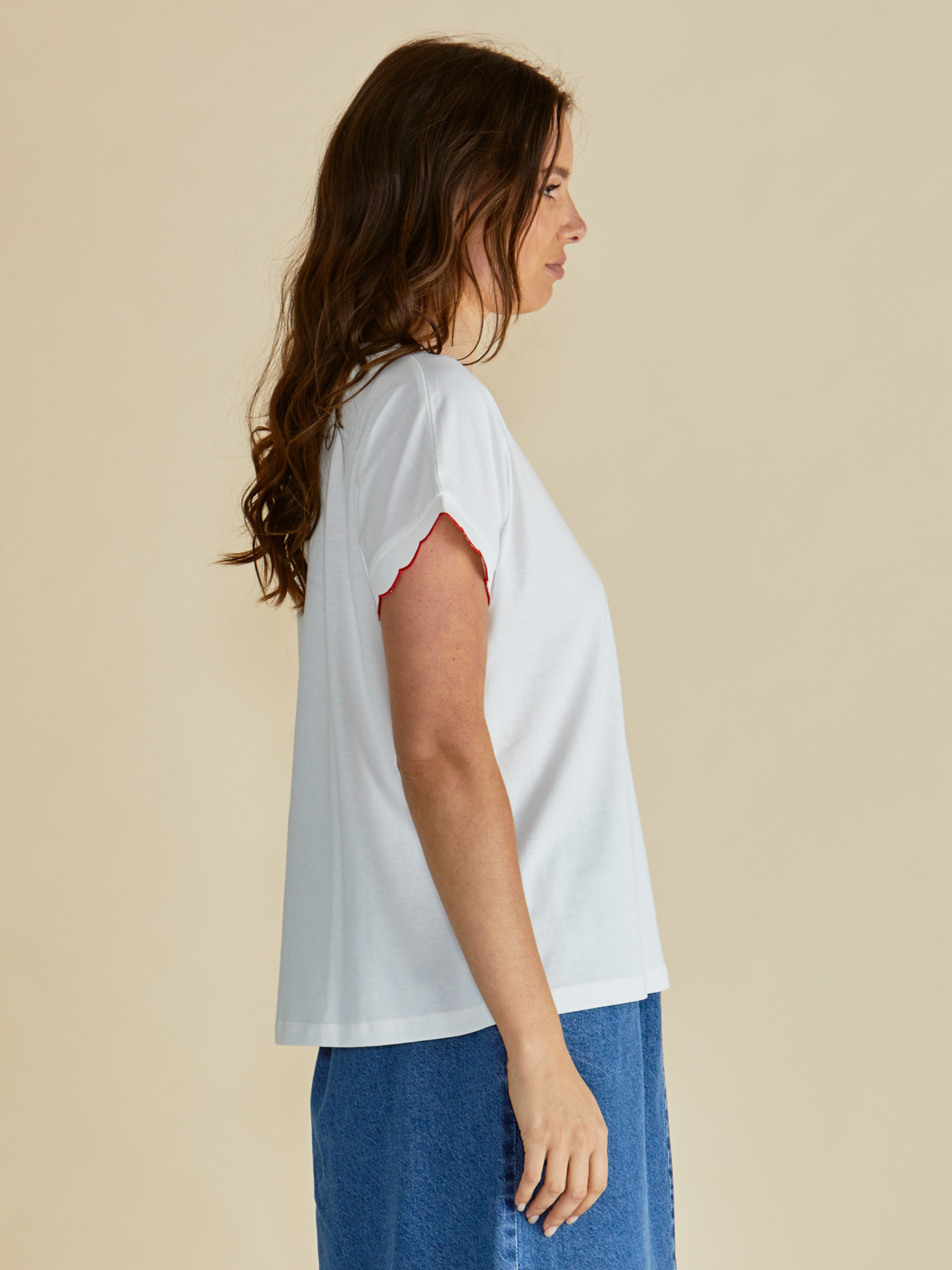 Betty Sloane Scallop Tee with round neckline, short sleeves and contrast scalloped trim detail in a relaxed straight fit.