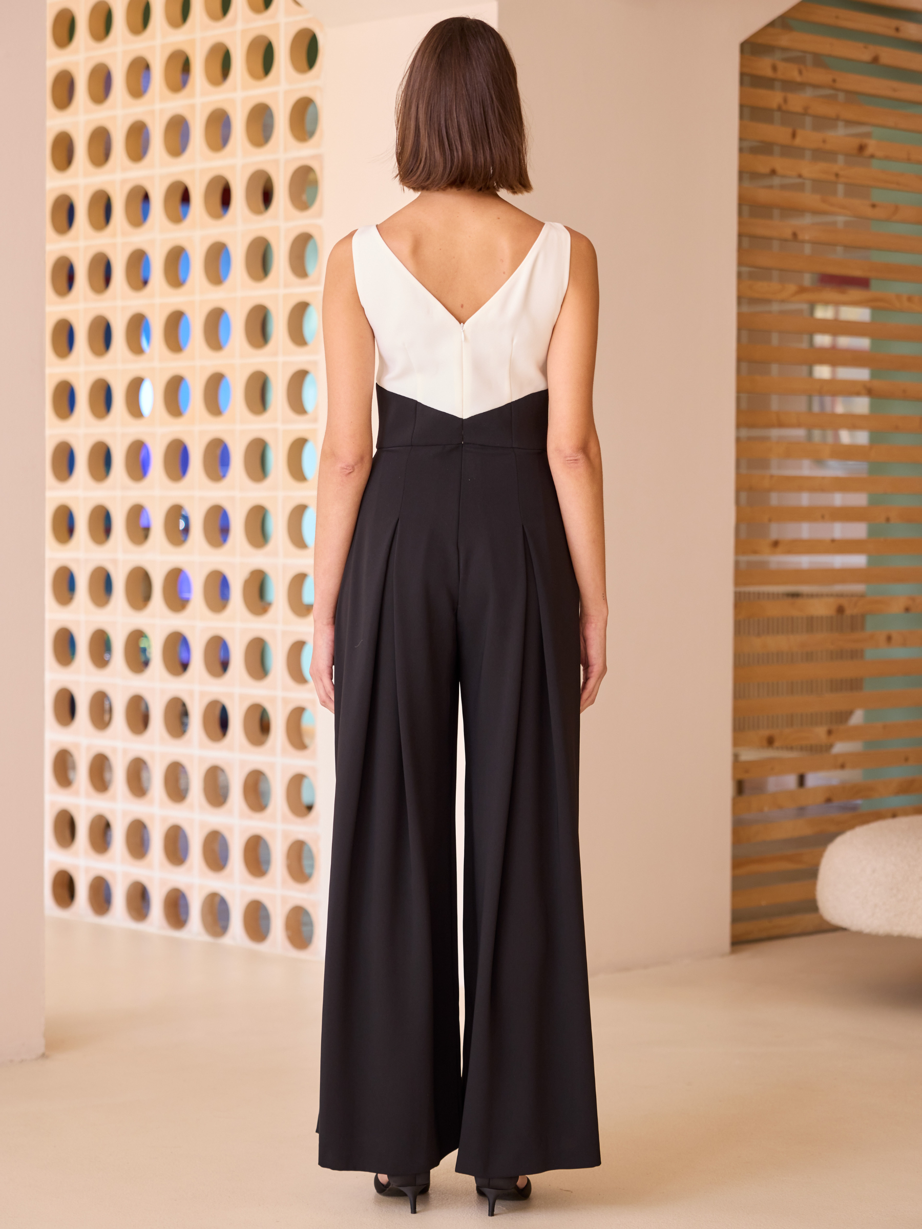 Carla Ruiz 52629 red jumpsuit with sleeveless V-neck bodice, floral waist detail and wide-leg trousers.