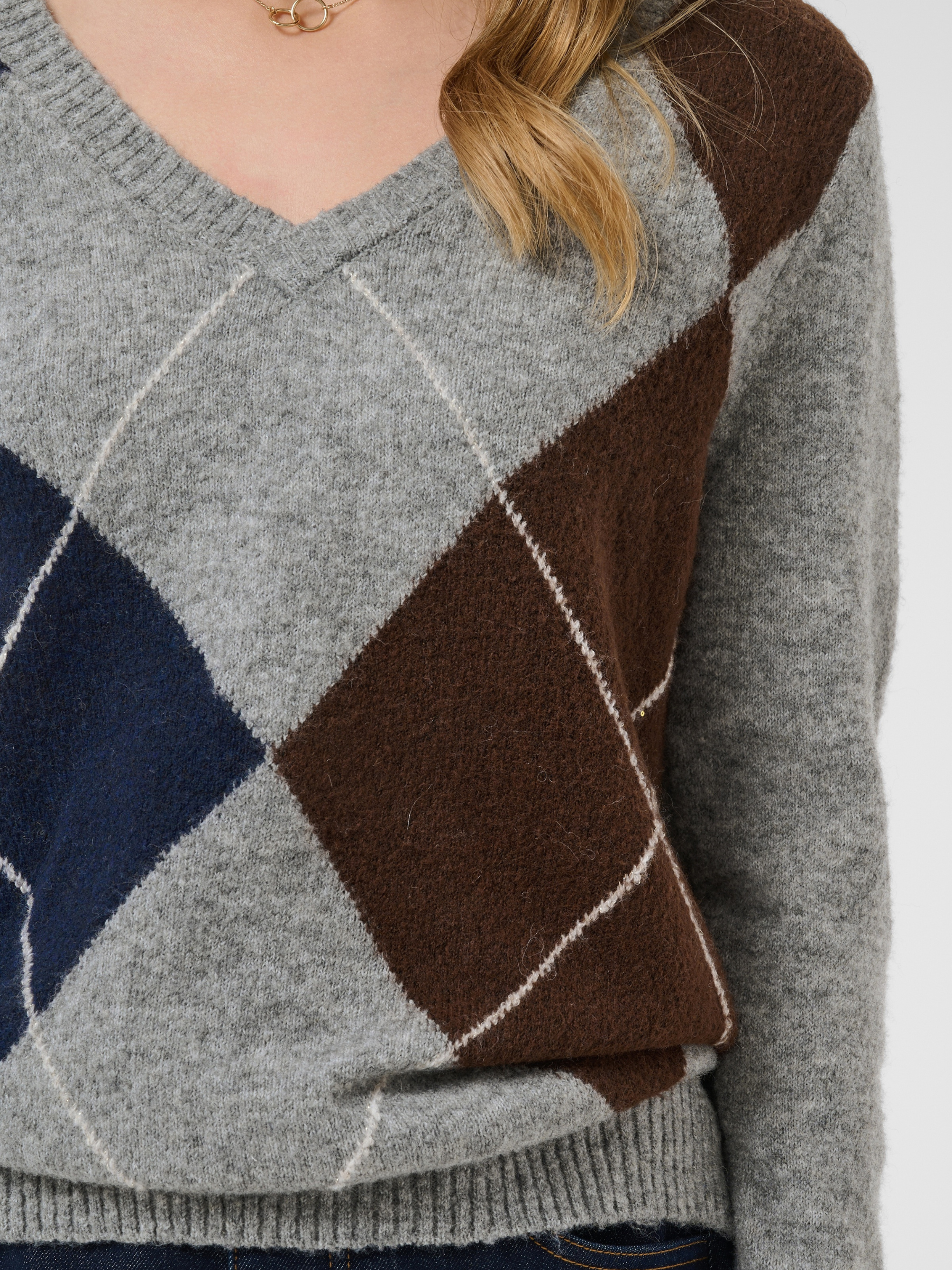 Cream Hope Knit Pullover with V-neckline, diamond pattern, long sleeves and ribbed cuffs