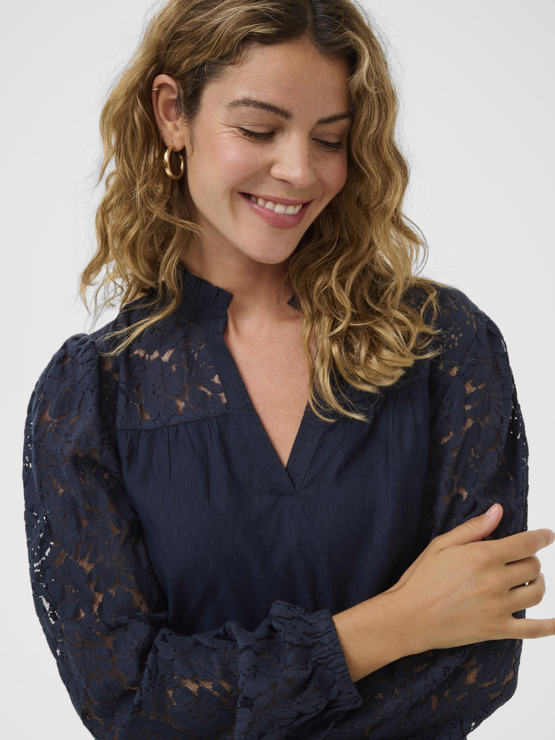 Cream Liselin Lace Blouse women’s regular-fit blouse with lace sleeves, split neckline and hip-length silhouette, styled with jeans.