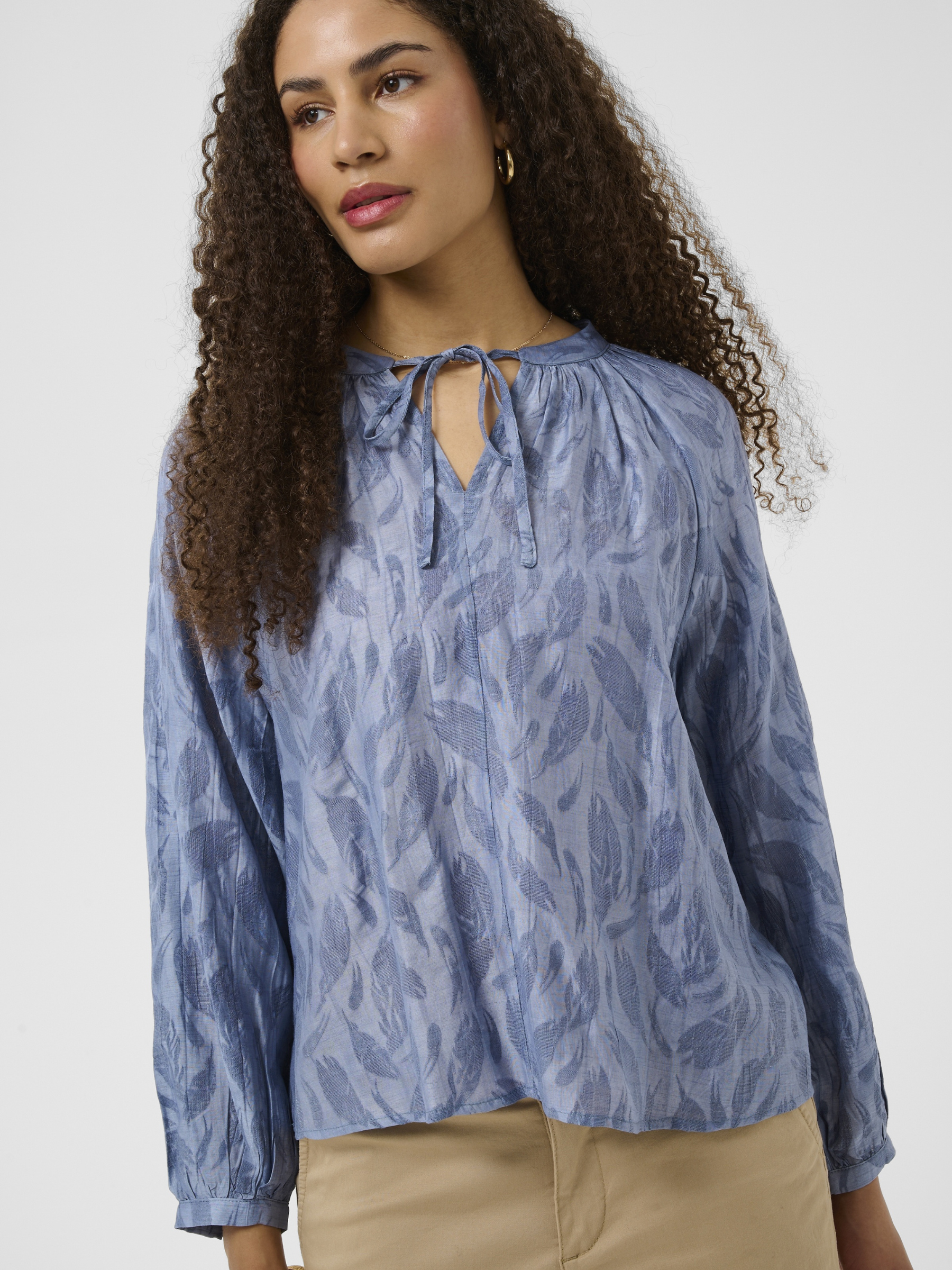 Cream Loui Blouse with soft print, tie neckline and long sleeves in a loose fit.