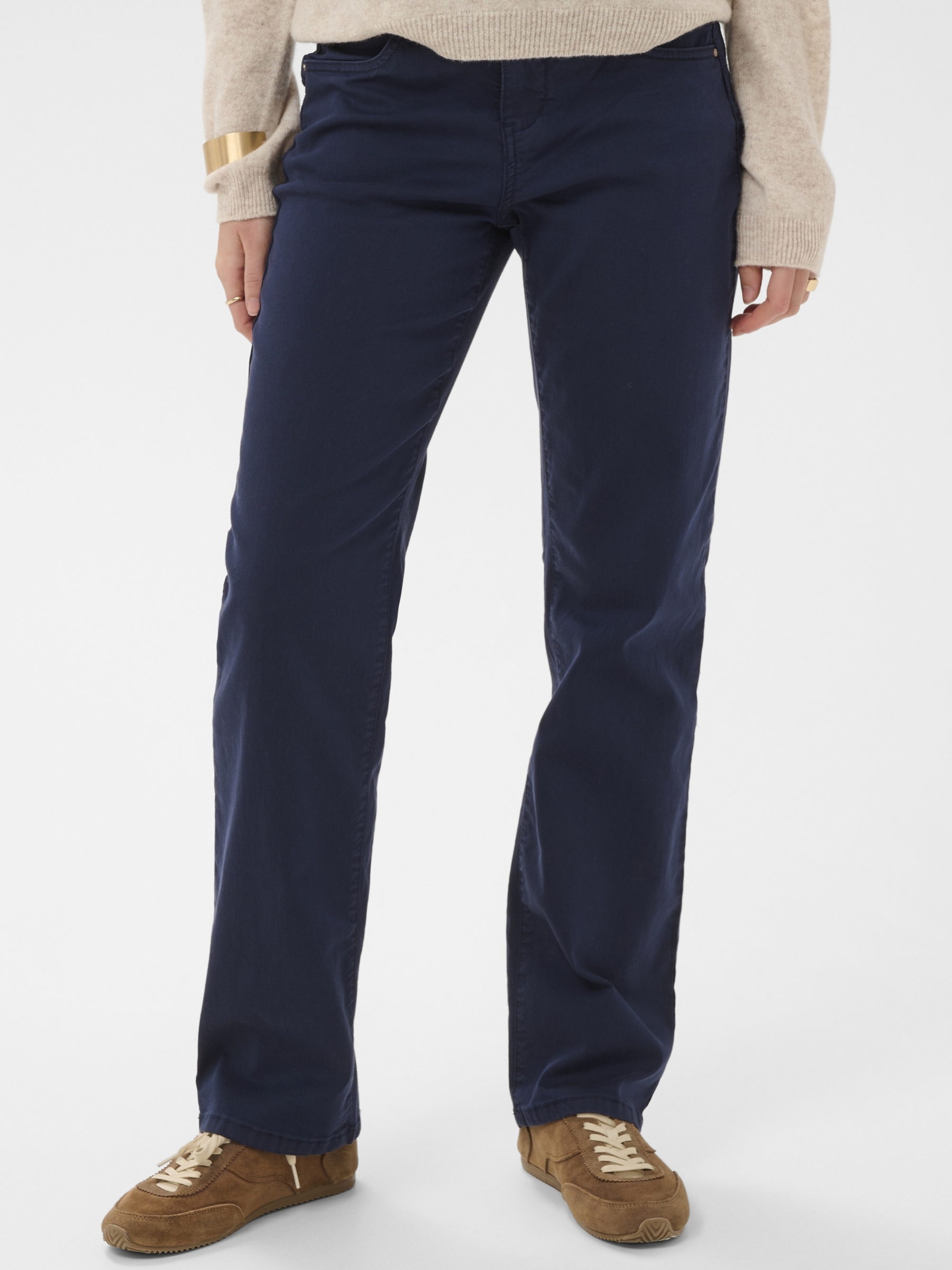 Cream Sophia LP Straight Twill women’s straight-leg trousers with regular waist and full-length fit, styled with a long-sleeve top.