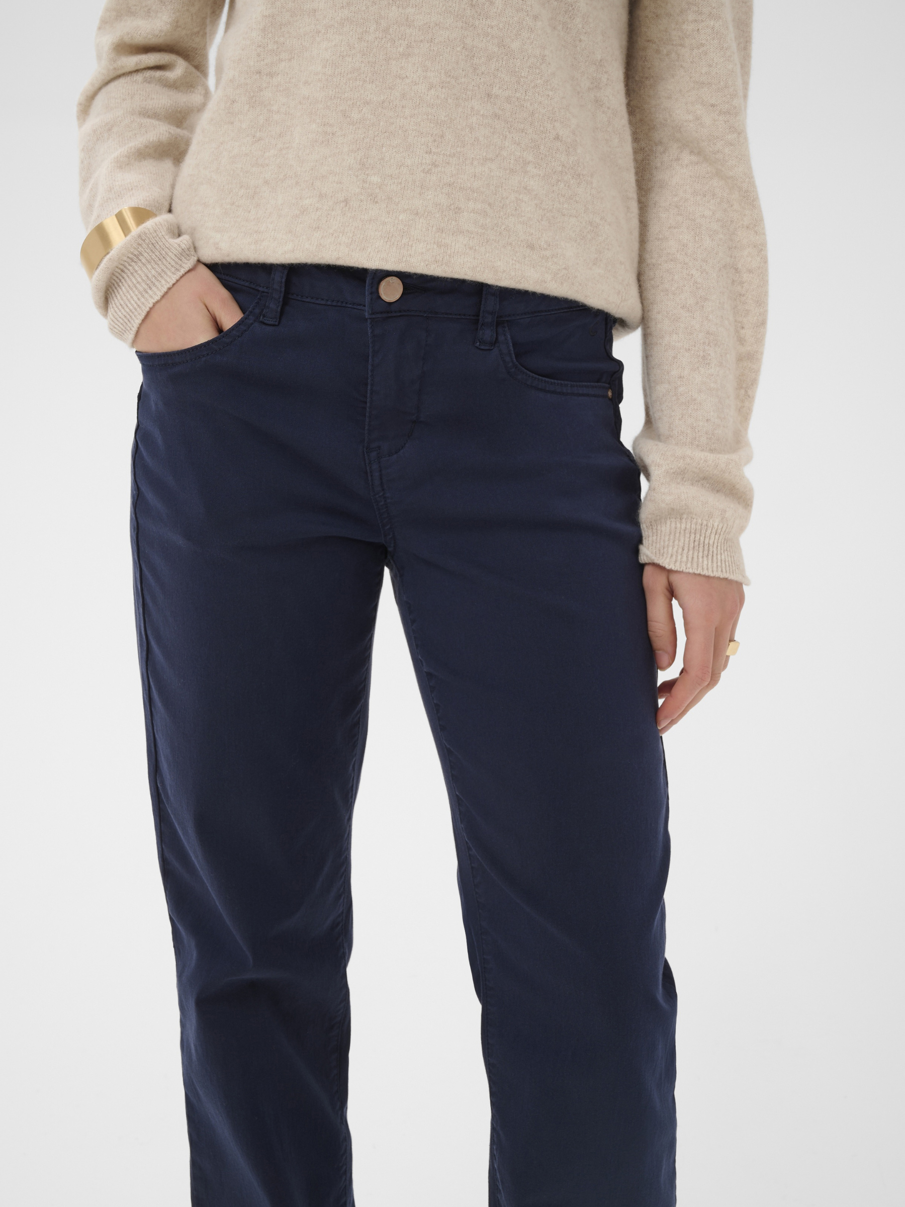 Cream Sophia LP Straight Twill women’s straight-leg trousers with regular waist and full-length fit, styled with a long-sleeve top.