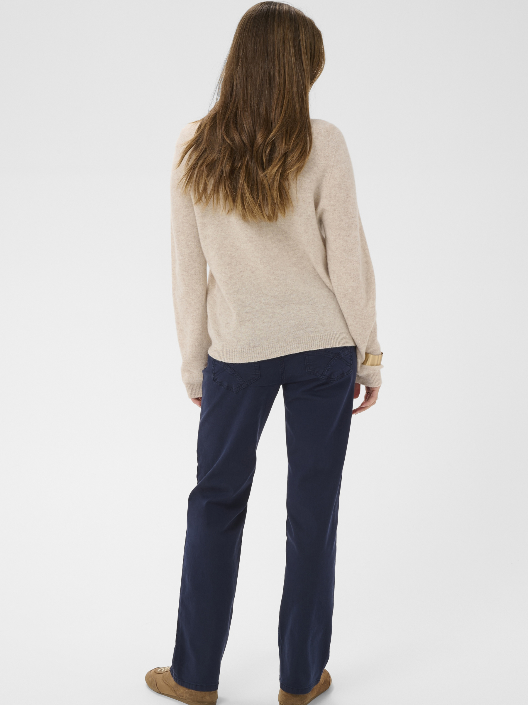 Cream Sophia LP Straight Twill women’s straight-leg trousers with regular waist and full-length fit, styled with a long-sleeve top.