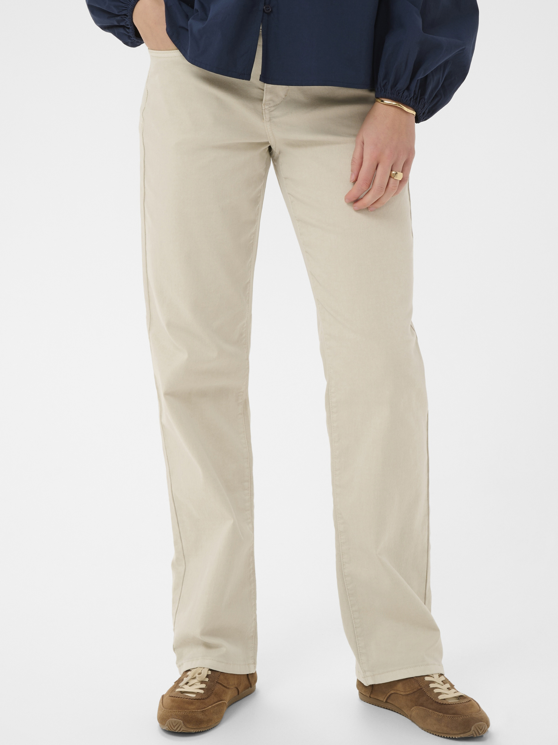 Cream Sophia LP Straight Twill women’s straight-leg trousers with regular waist and full-length fit, styled with a long-sleeve top.