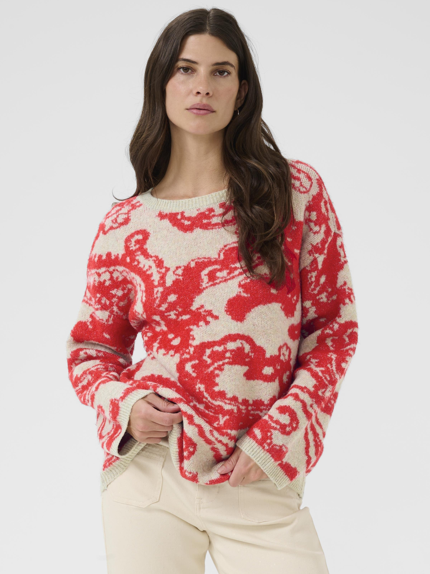 Cream Temikka Knit Pullover women’s loose fit knitted jumper with hip-length cut, styled casually for everyday wear.