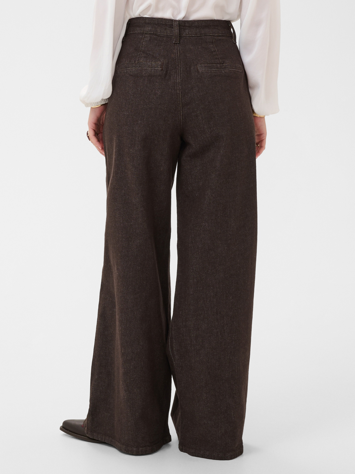 Cream Visti women’s high-waist straight-leg trousers with full-length fit and stretch denim fabric for everyday wear.
