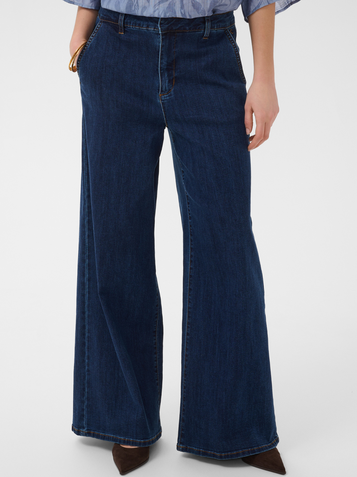 Cream Visti women’s high-waist straight-leg trousers with full-length fit and stretch denim fabric for everyday wear.