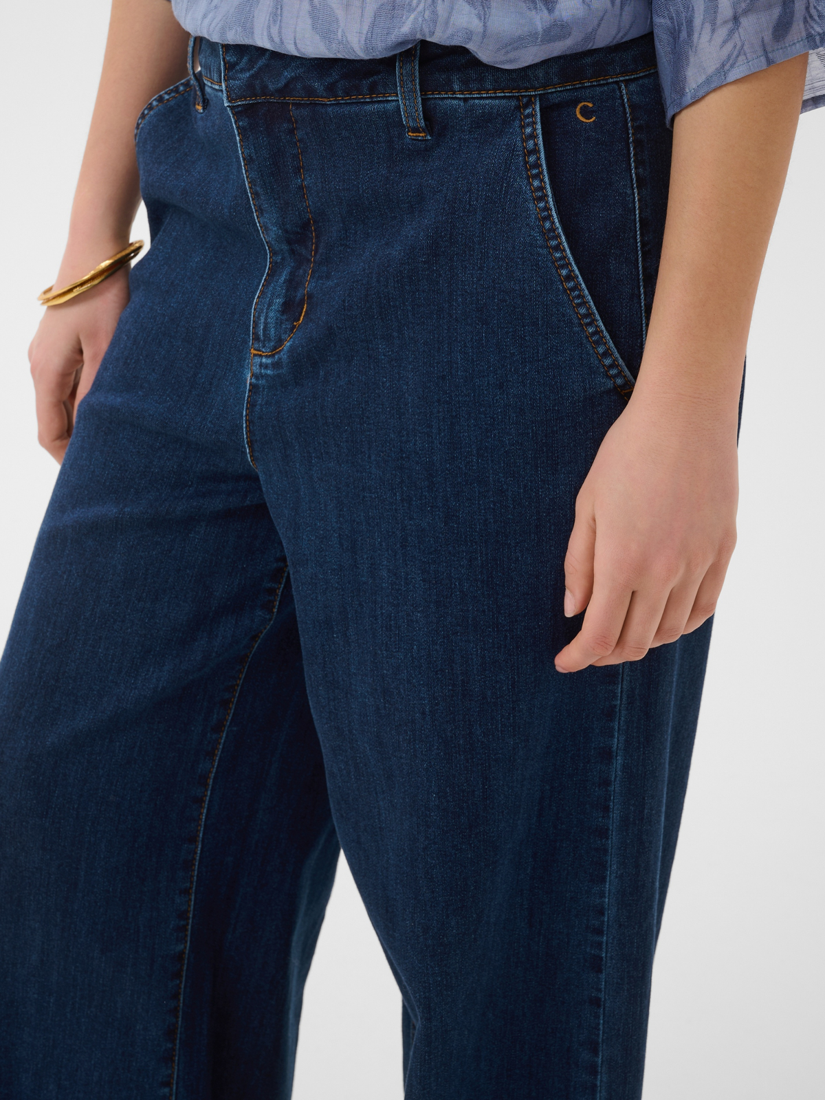 Cream Visti women’s high-waist straight-leg trousers with full-length fit and stretch denim fabric for everyday wear.