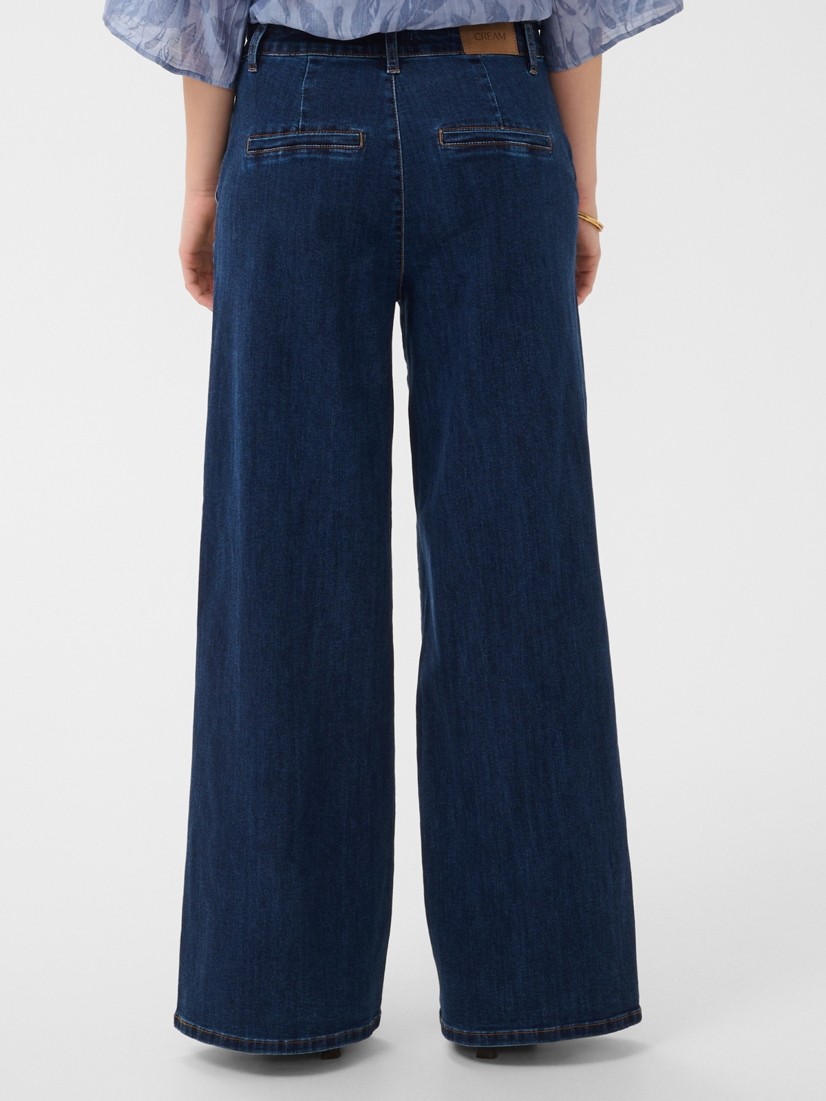 Cream Visti women’s high-waist straight-leg trousers with full-length fit and stretch denim fabric for everyday wear.