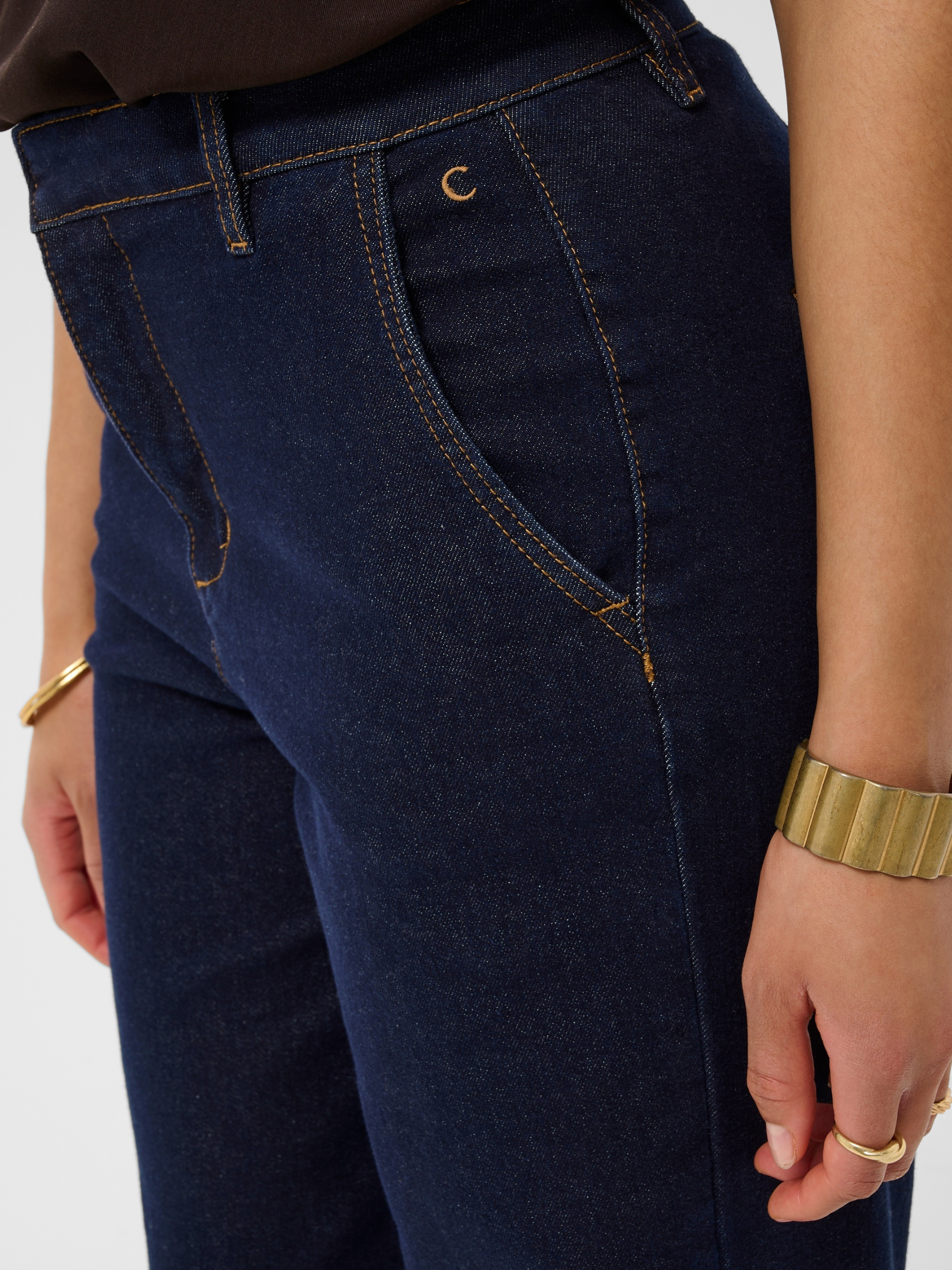 Cream Visti women’s straight leg jeans with high waist, full length cut and classic regular fit.