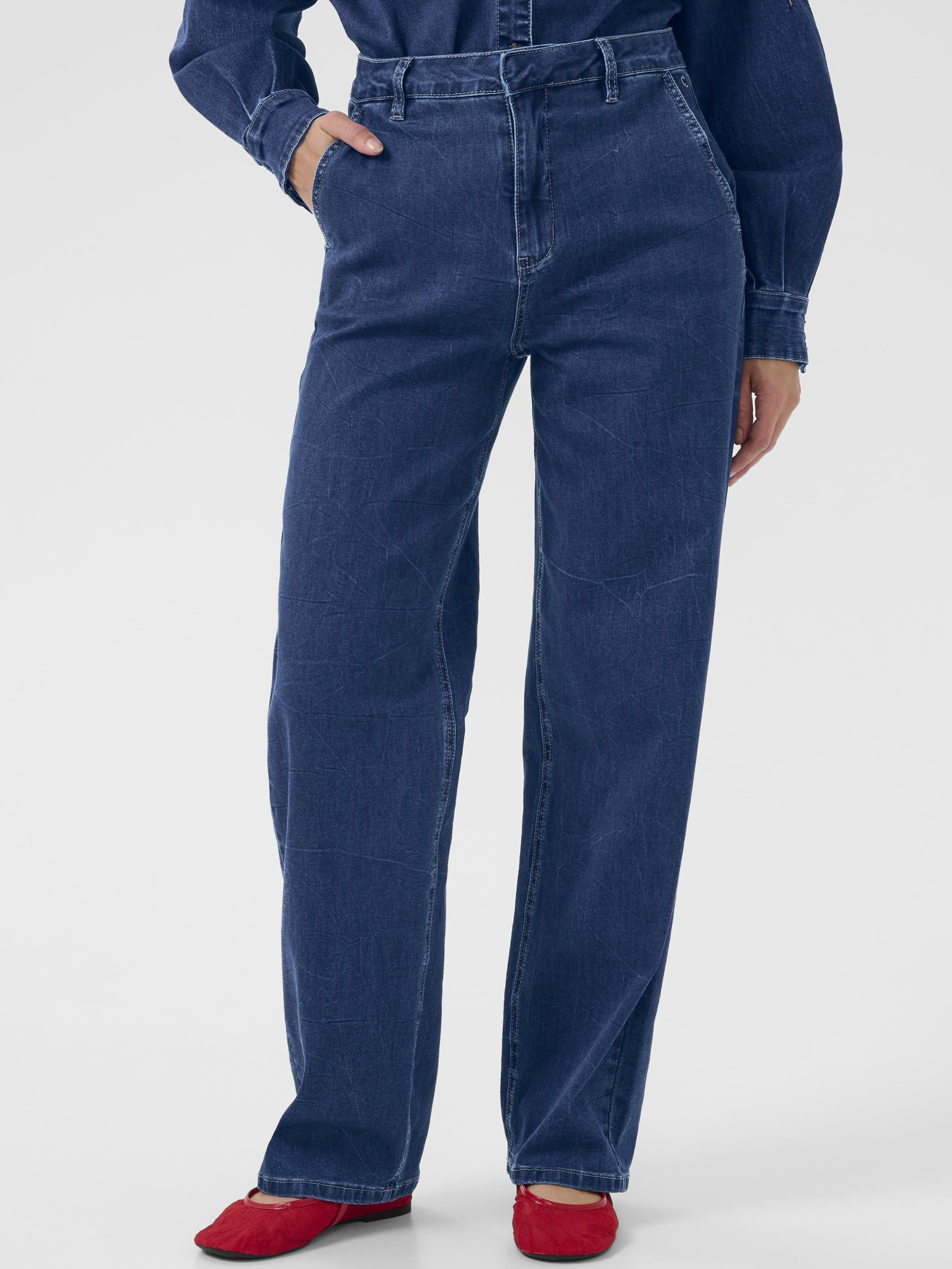 Cream Visti women’s straight leg jeans with high waist, full length cut and classic regular fit.