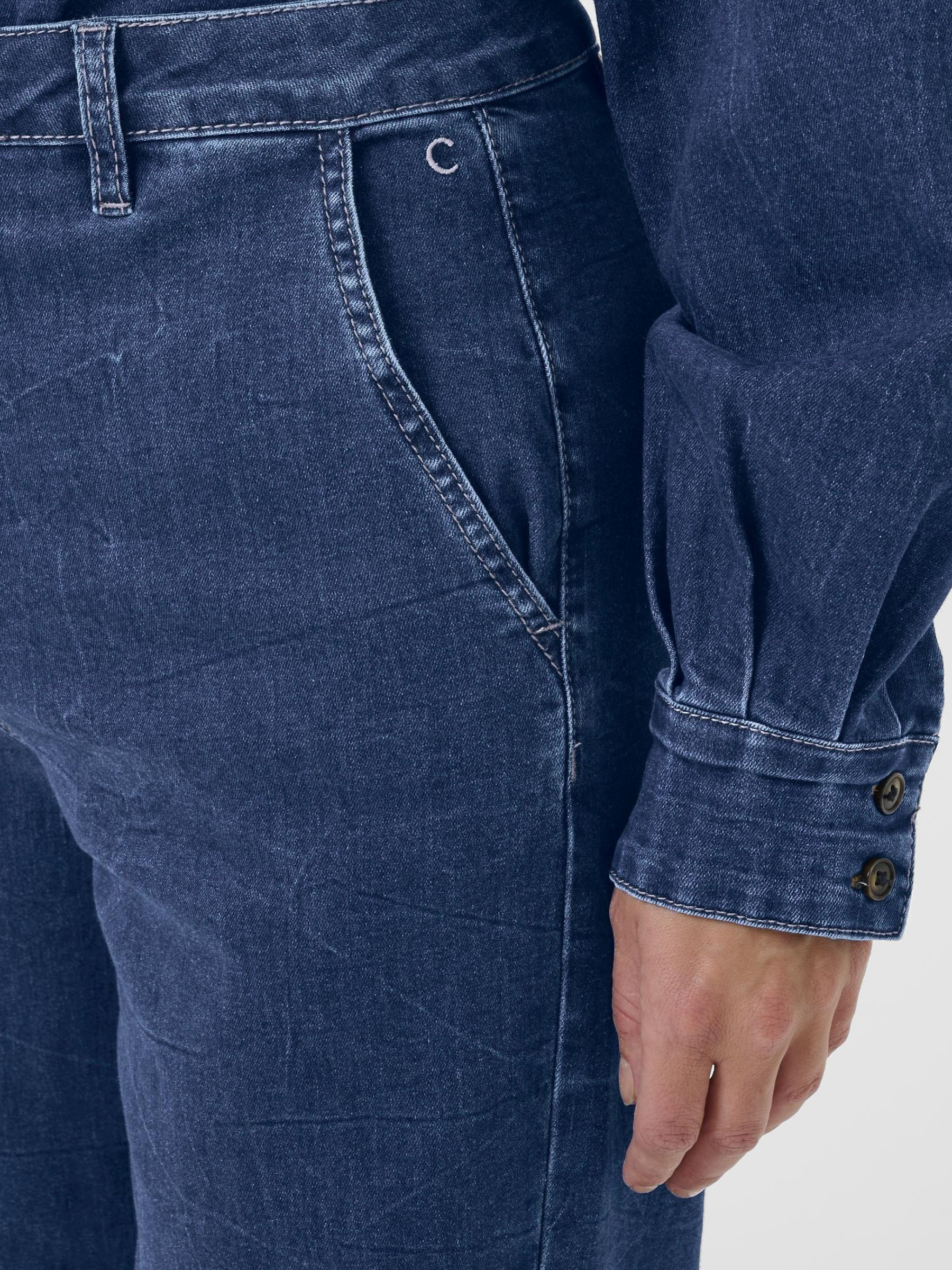 Cream Visti women’s straight leg jeans with high waist, full length cut and classic regular fit.