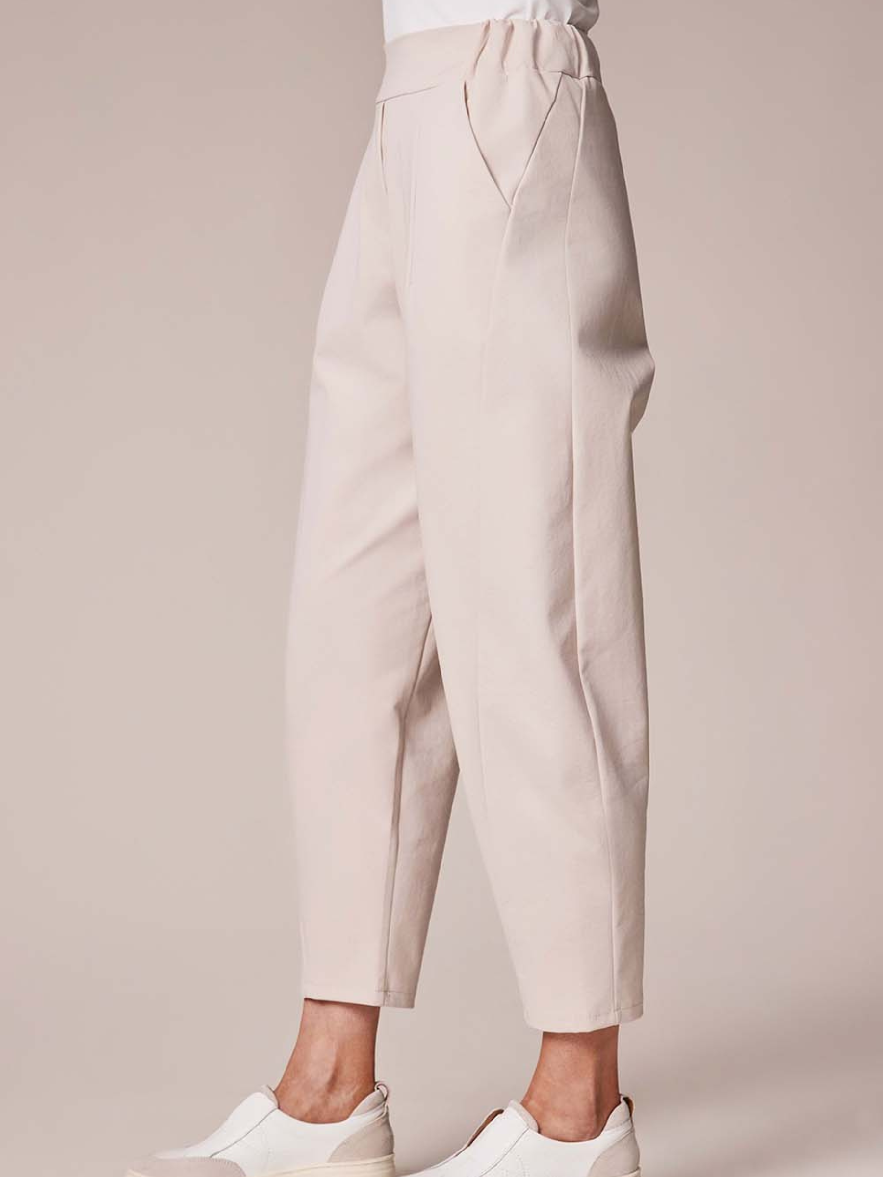 Deck By Decollage 2511 tapered tailored trousers with high-rise waistband and cropped ankle-length finish.