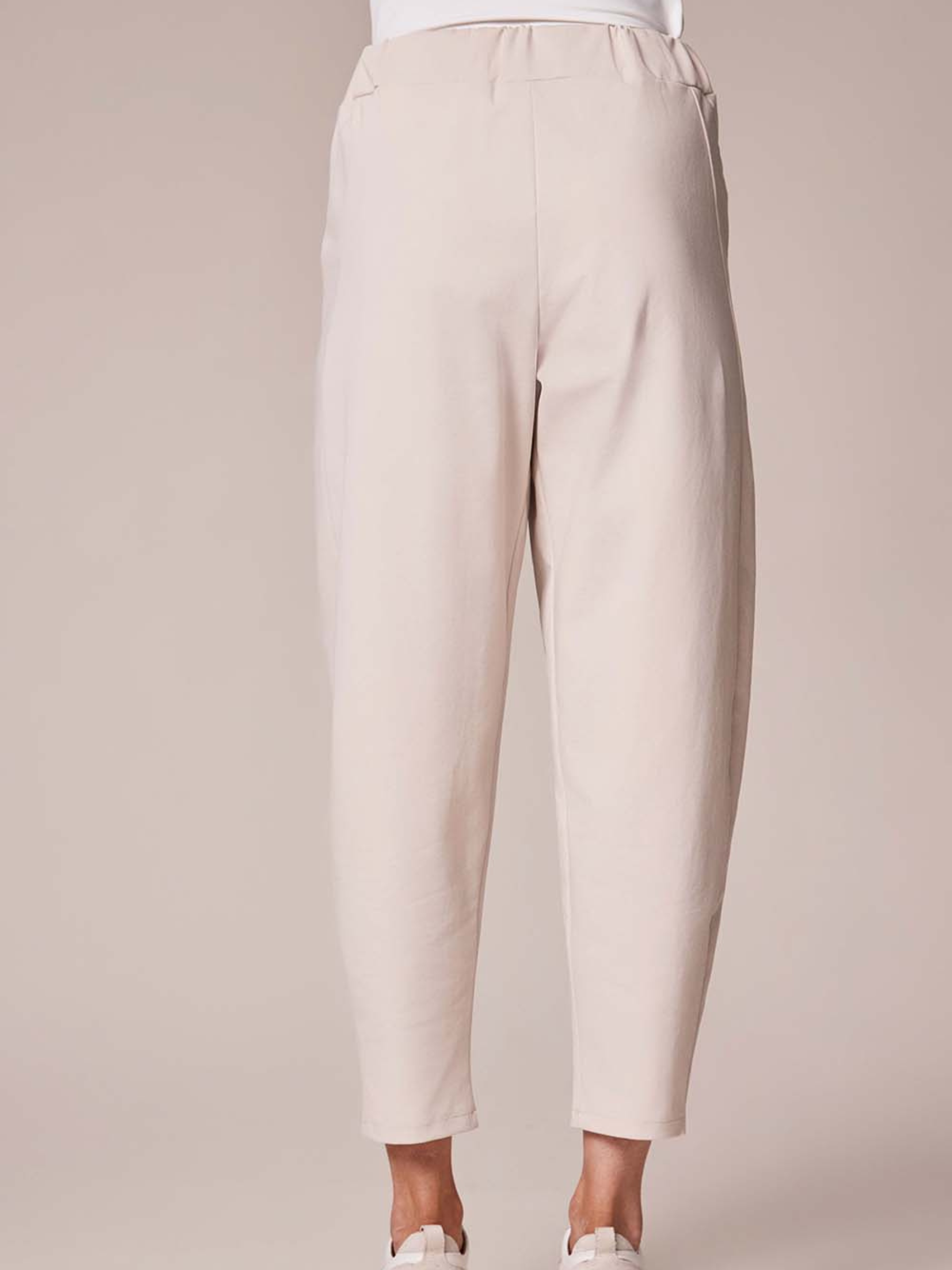 Deck By Decollage 2511 tapered tailored trousers with high-rise waistband and cropped ankle-length finish.