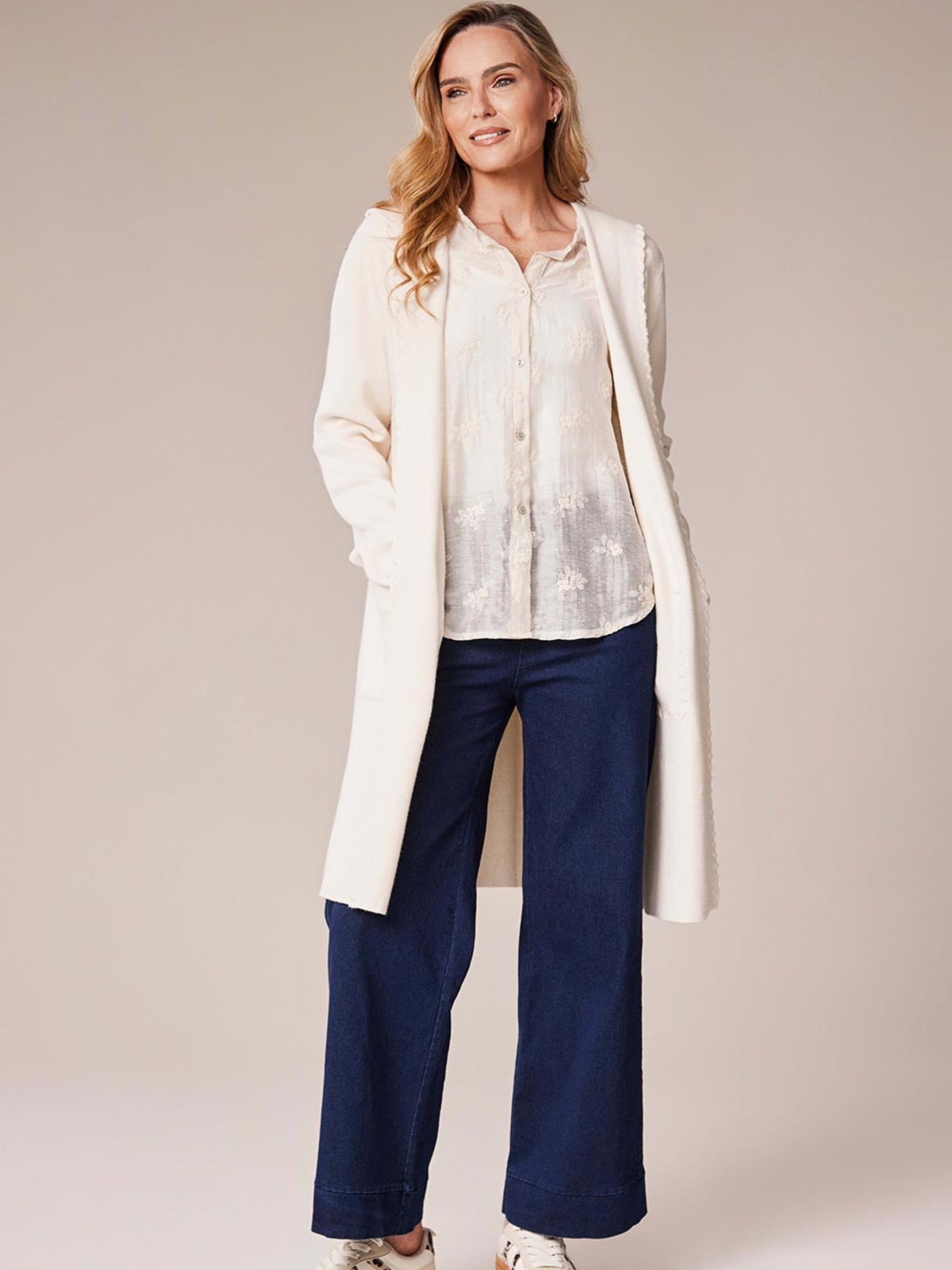 Deck By Decollage 6019 women’s longline open-front cardigan with full-length sleeves in a soft knit.