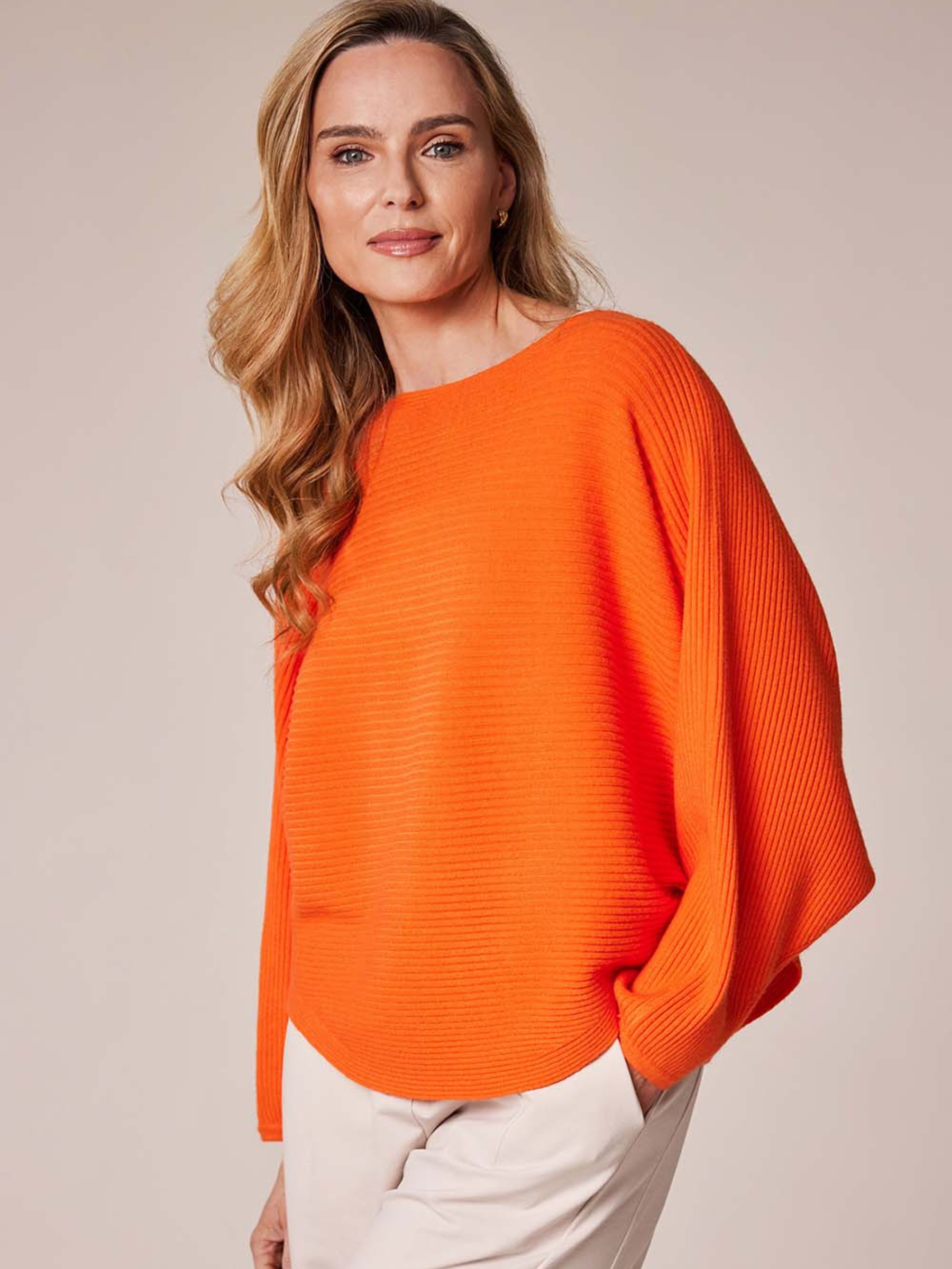 Deck By Decollage 8948 women’s ribbed knit jumper with round neckline.