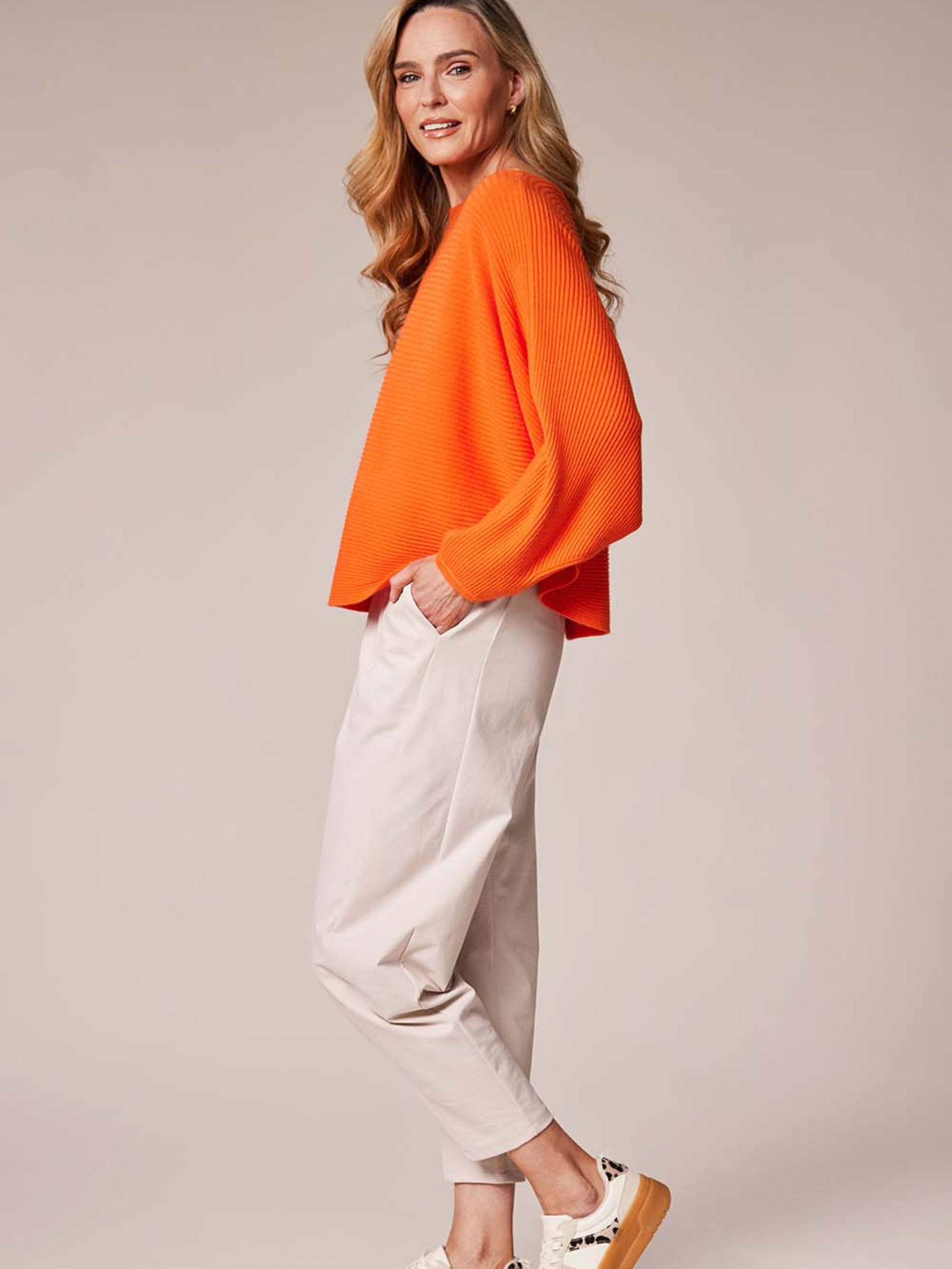 Deck By Decollage 8948 women’s ribbed knit jumper with round neckline.