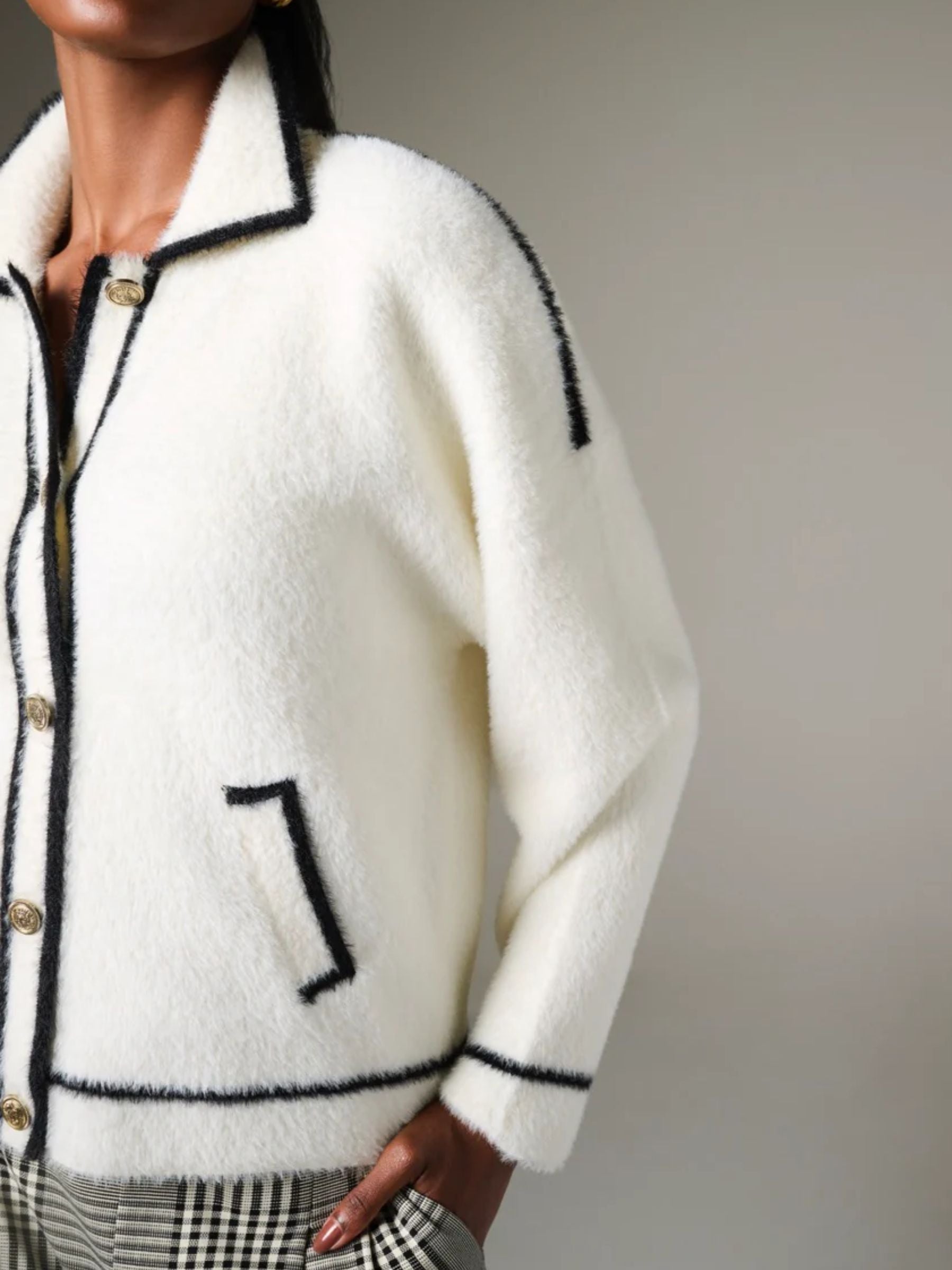 K Design B846 women’s black and white cardigan with contrast trim, gold-tone buttons, and front pockets - timeless knitwear for layering in autumn-winter.