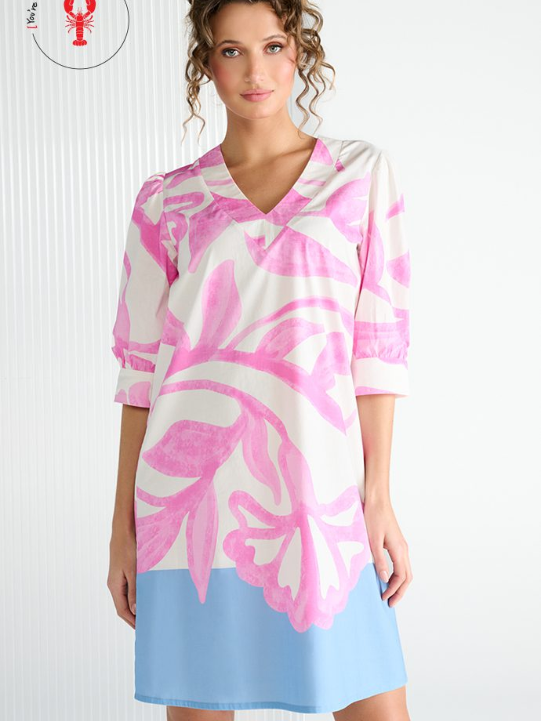 K Design C354L Dress knee-length printed dress with V-neckline, oversized motif design, three-quarter sleeves and contrast hem panel.