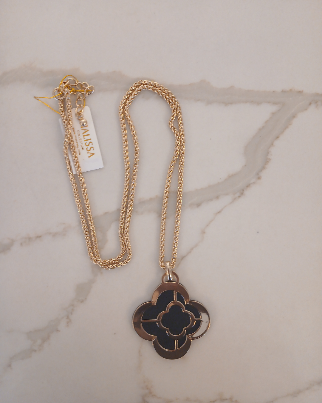 Gold necklace with a clover-shaped pendant 