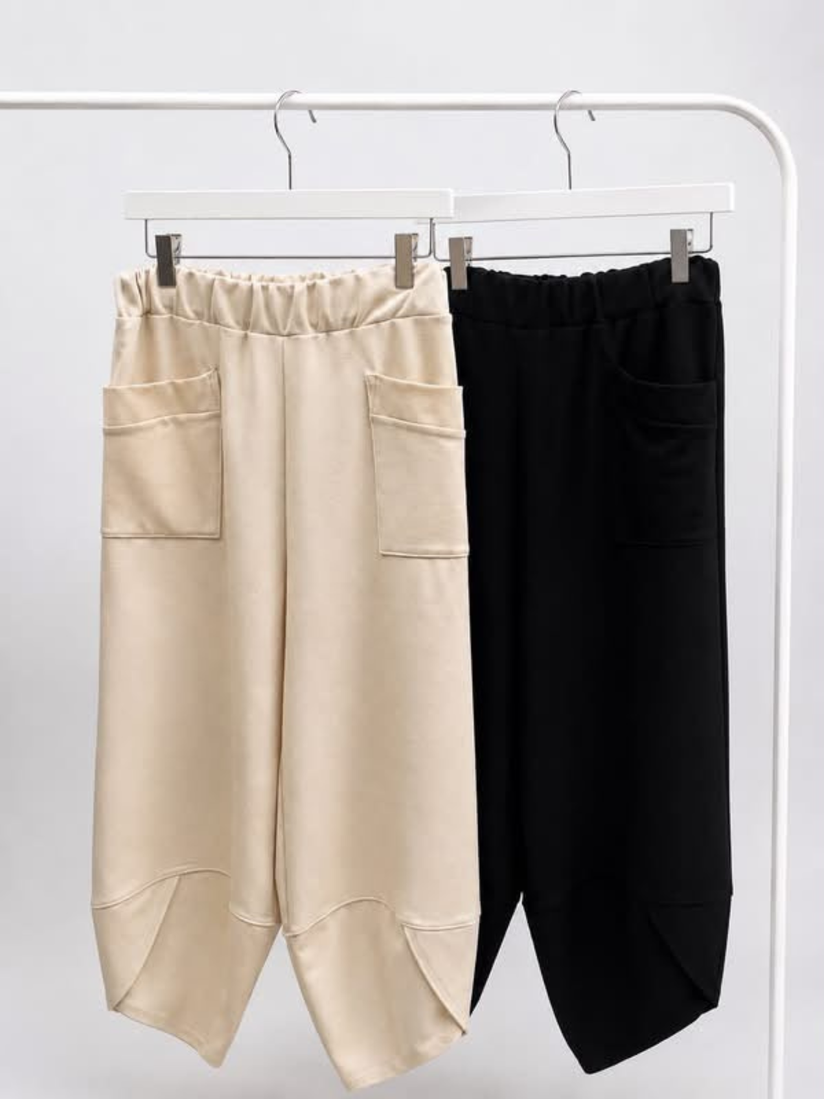 Malissa J LF201 Pull On Wide Leg Ponte Trousers with elasticated waist, front pockets and curved seam hem detail