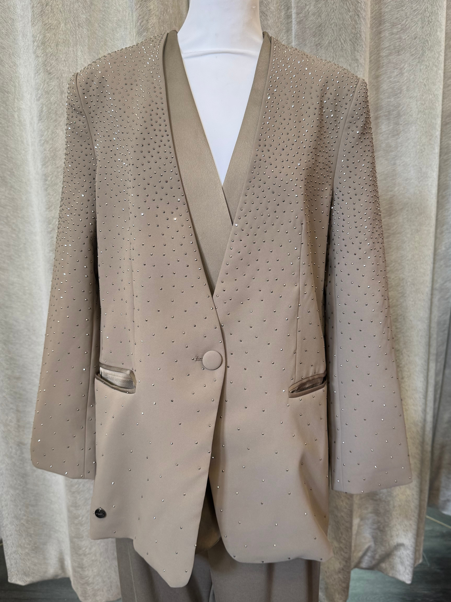 Malissa J WF2600 stone studded blazer with longline tailored fit-women’s evening blazer with sparkling embellishments for smart-casual and occasion wear