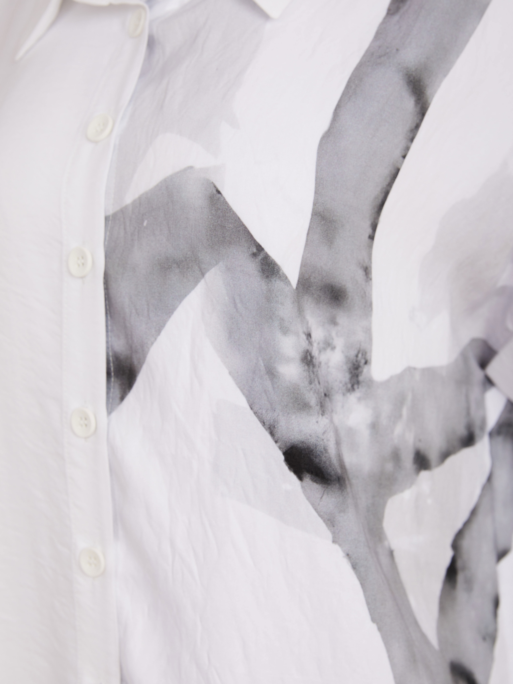 Naya NAS26 315 marbled ribbon print shirt with relaxed fit and contemporary silhouette.