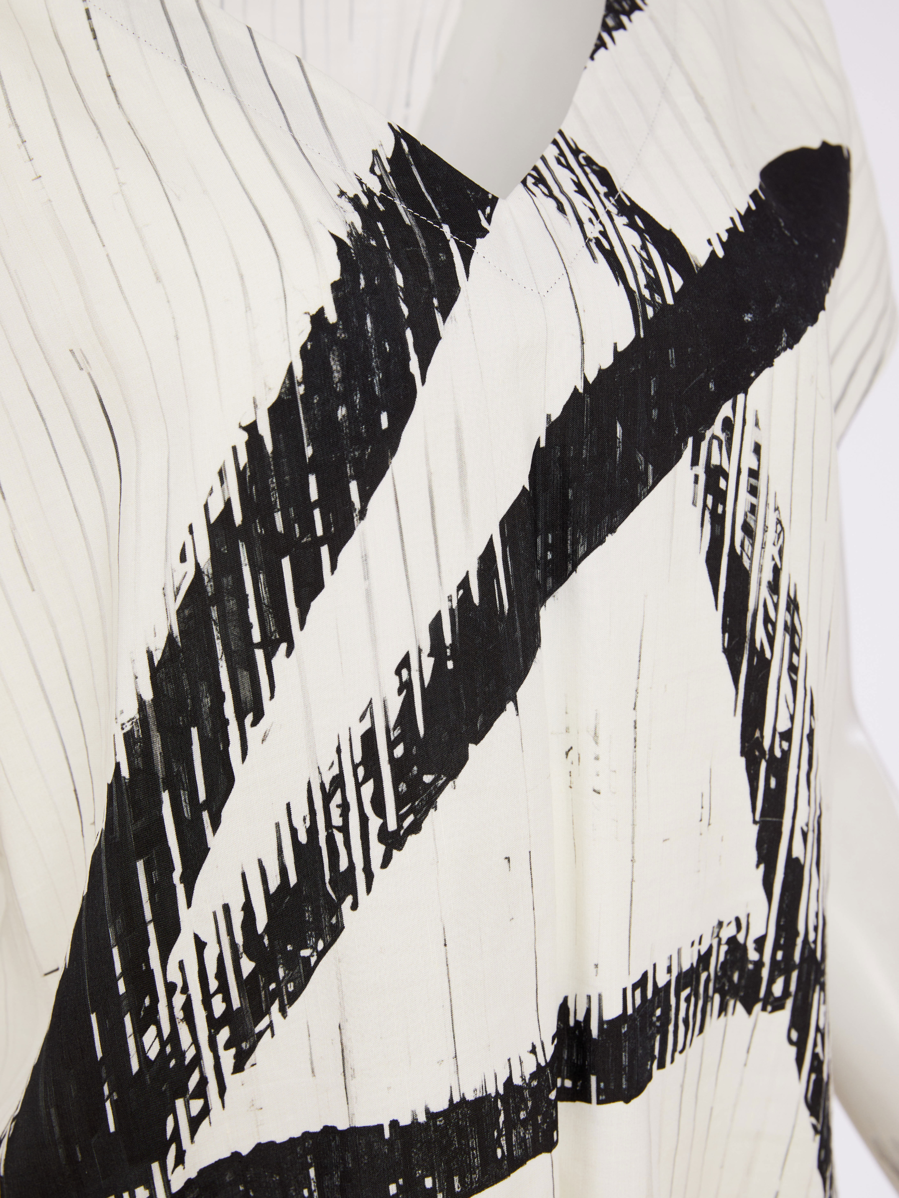 Naya NAS26 319 brush stroke V-neck top with relaxed fit and contemporary silhouette.