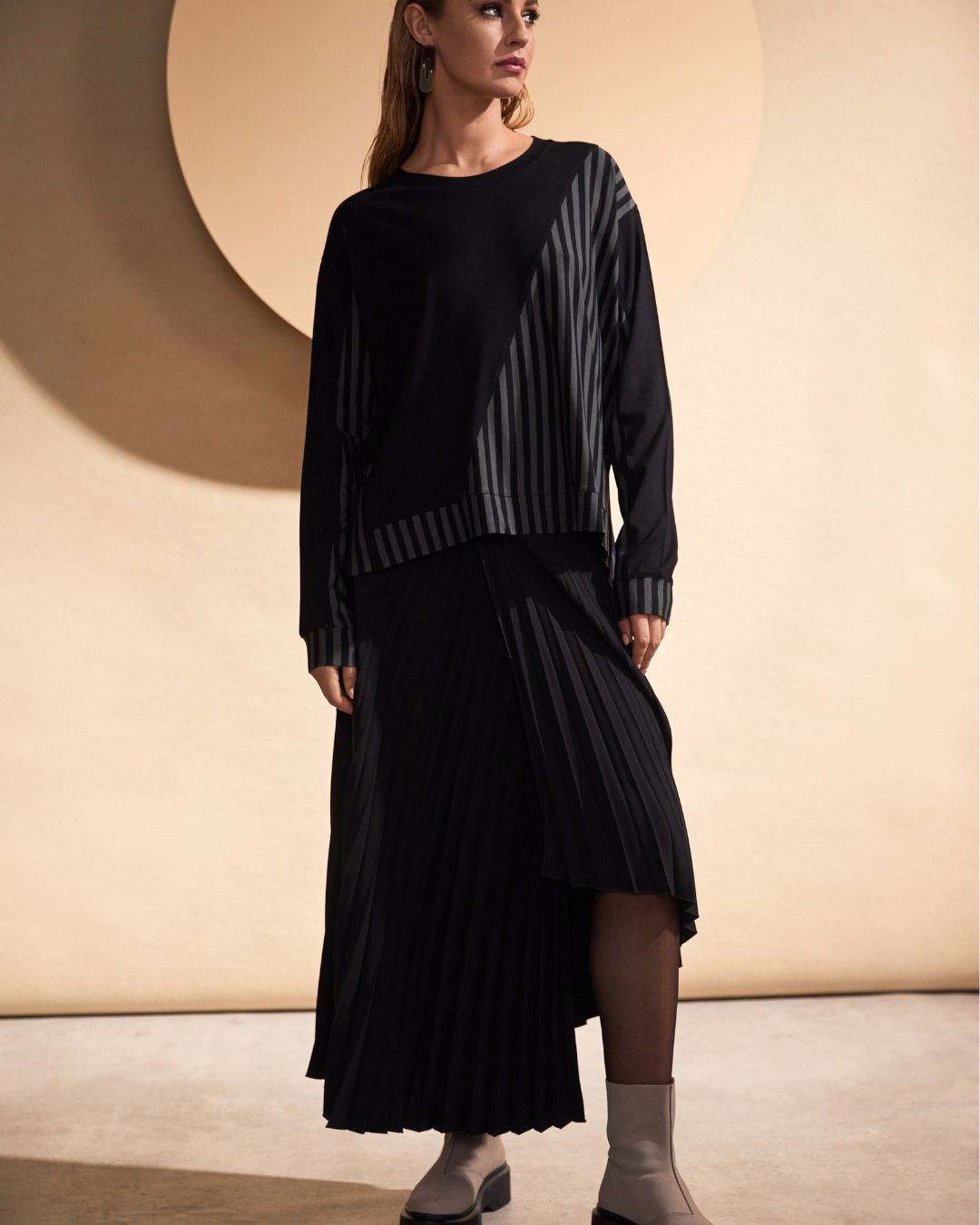 ‼️ 1 left ‼️ Size 8/10 NAYA - NAW24 276 - Pleat Wrap Skirt