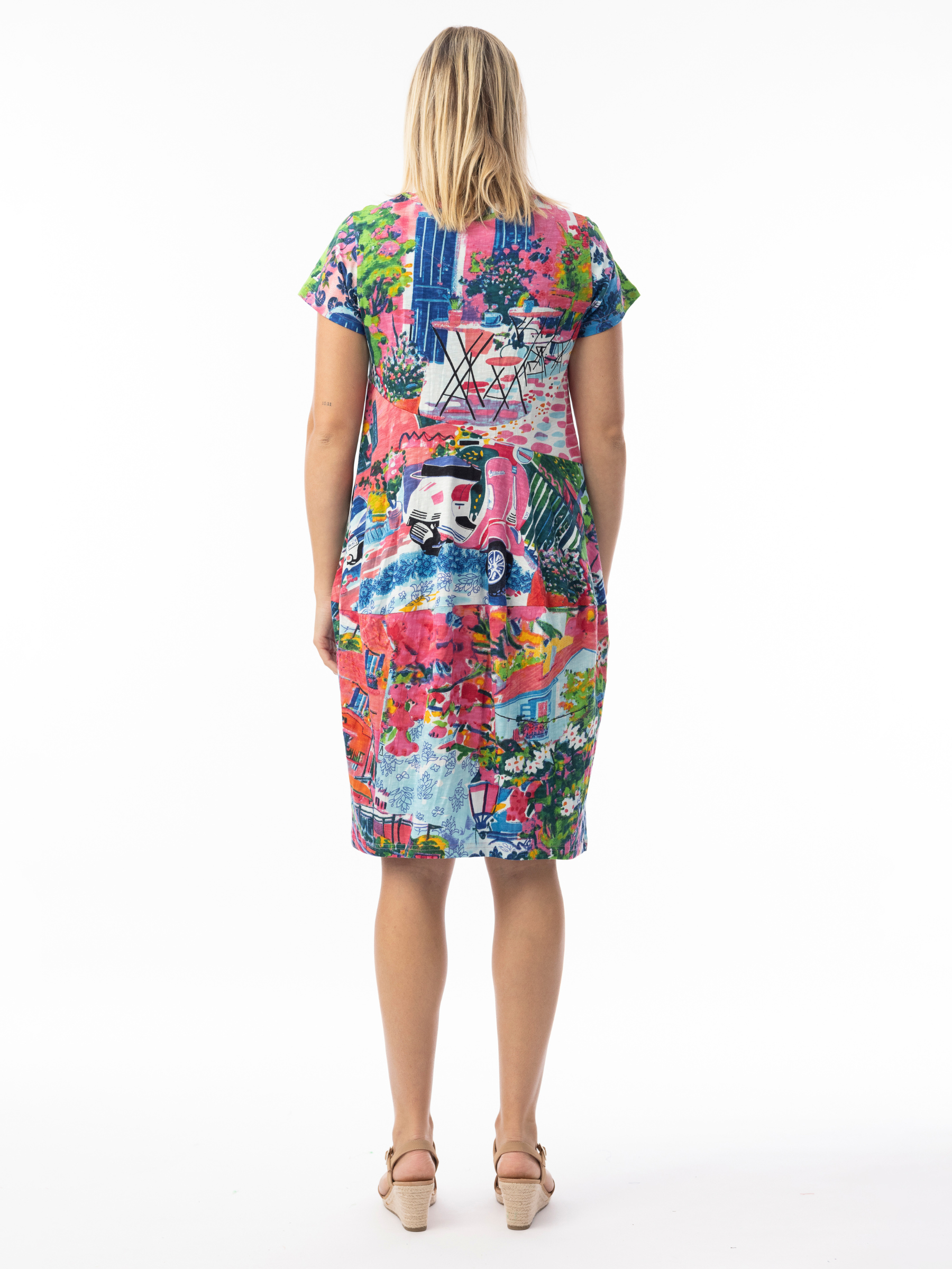 Orientique 20151S Bubble Short Sleeve Dress multicolour printed knee-length bubble dress with round neckline and short sleeves.
