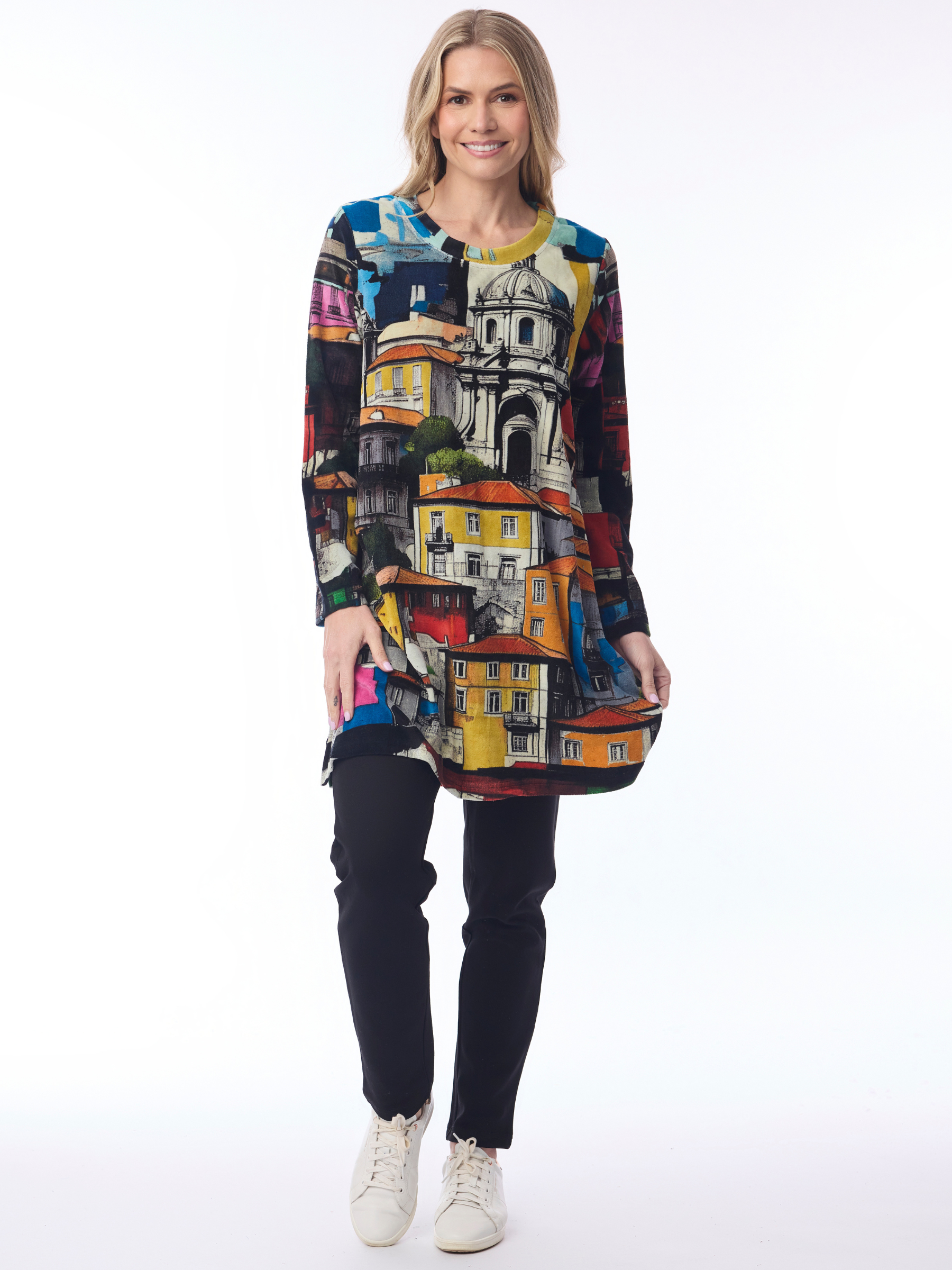 Orientique 23144 Tunic with round neckline, long sleeves, relaxed fit and bold scenic print