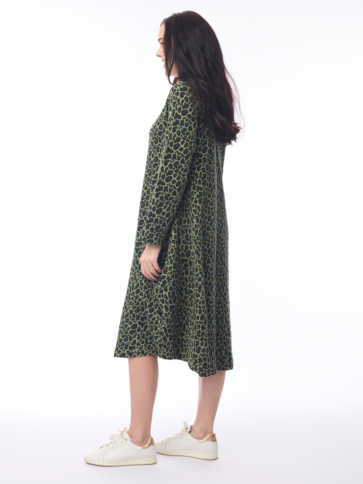 Orientique 61786 Keqioa Bubble Dress with round neckline, long sleeves, side pockets and relaxed bubble shape