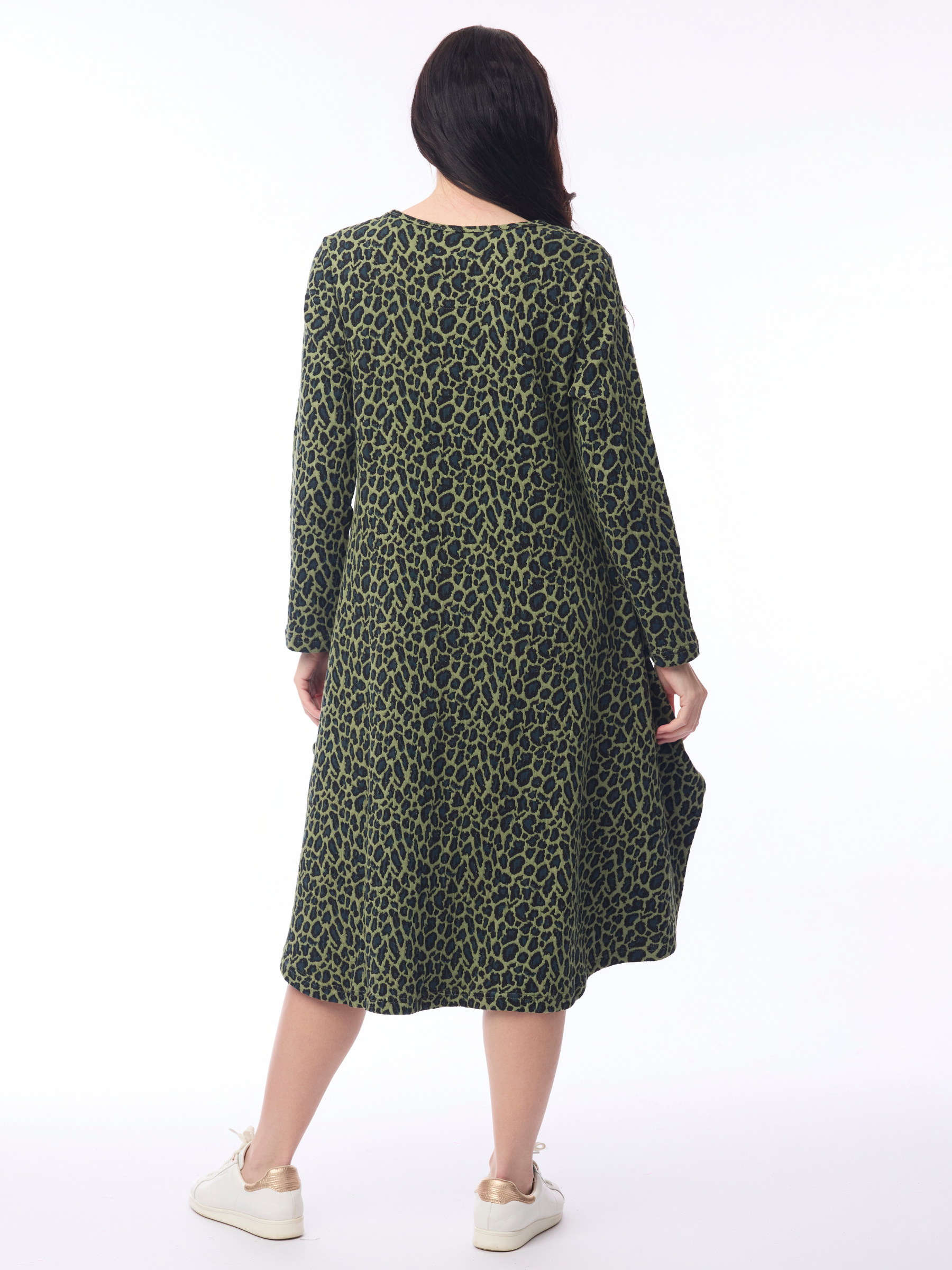 Orientique 61786 Keqioa Bubble Dress with round neckline, long sleeves, side pockets and relaxed bubble shape
