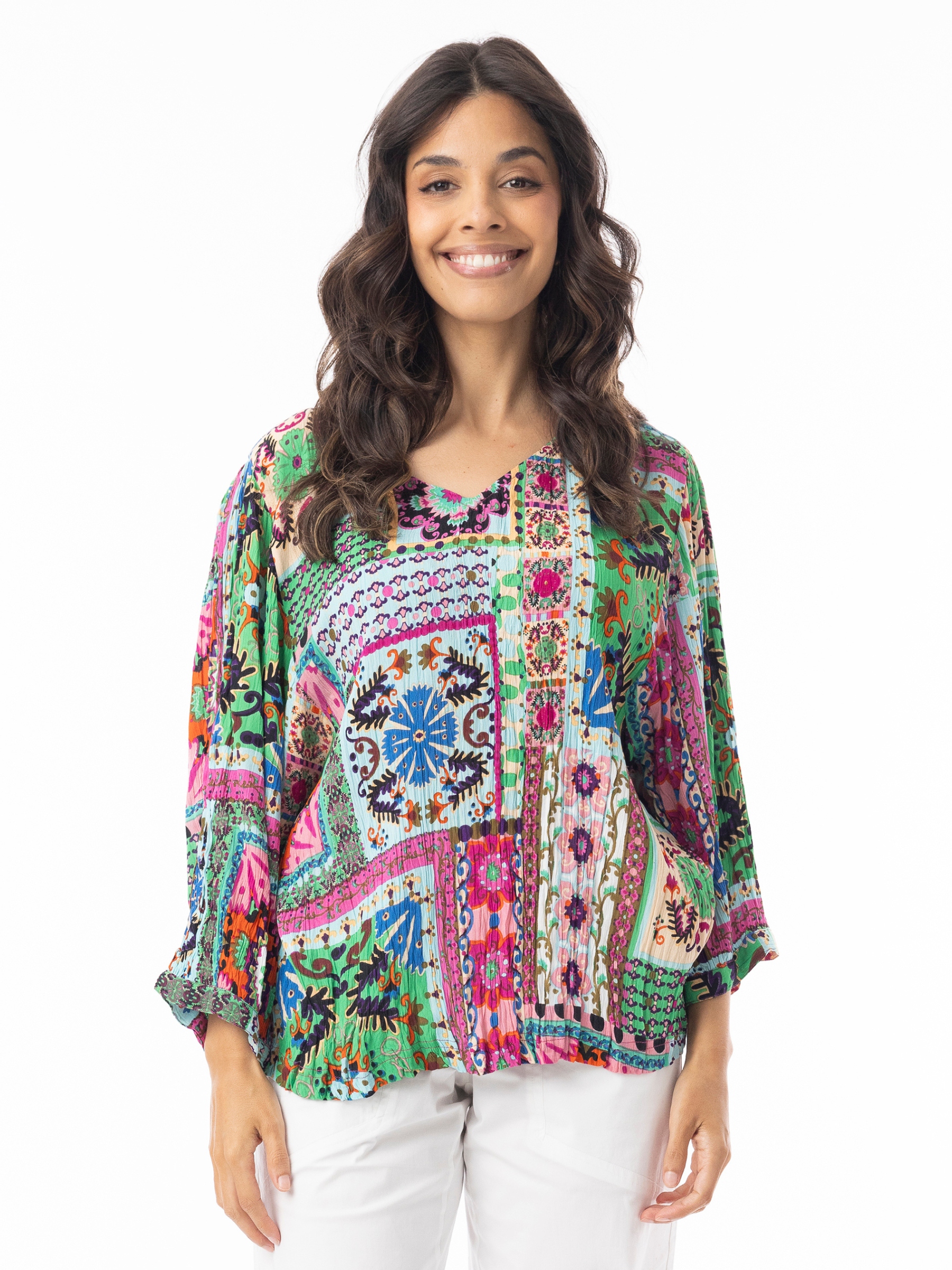 Orientique 62754 Sao Bento Top relaxed-fit printed blouse with V-neckline, three-quarter sleeves and patchwork-style pattern.
