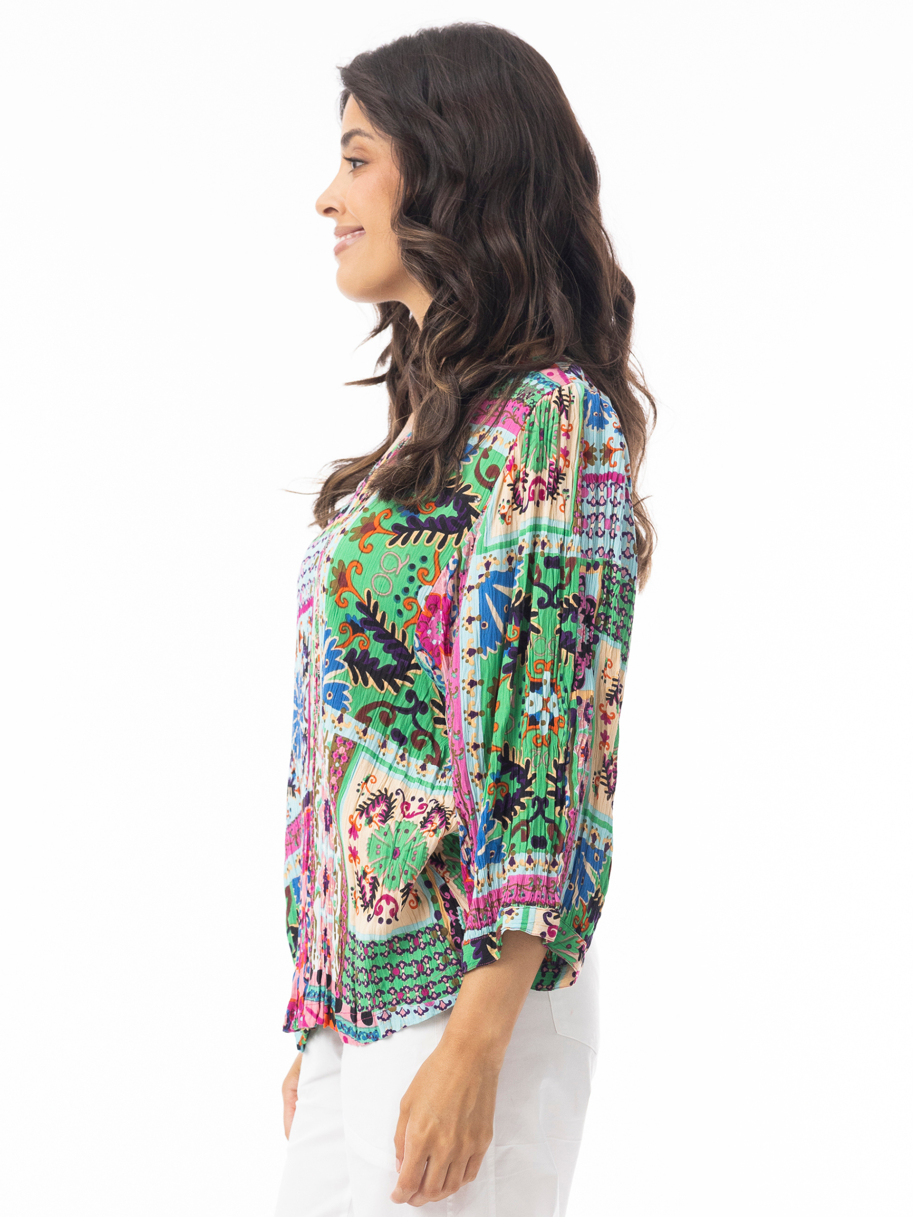 Orientique 62754 Sao Bento Top relaxed-fit printed blouse with V-neckline, three-quarter sleeves and patchwork-style pattern.