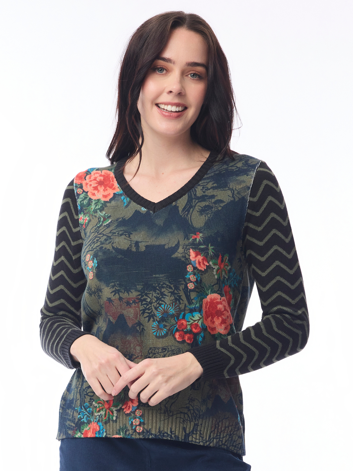Orientique 62802 Keqioa Jumper with V-neckline, long sleeves, mixed print design and regular fit