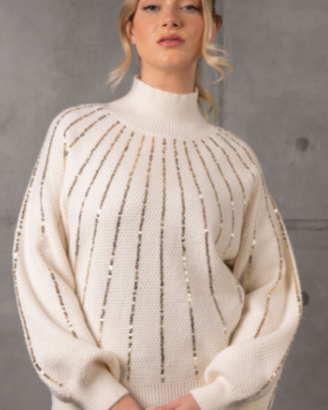 PARAMOUR Sequin Polo 8061 – elegant knitted jumper with vertical sequin detailing and a high ribbed neckline, perfect for chic day-to-night styling.