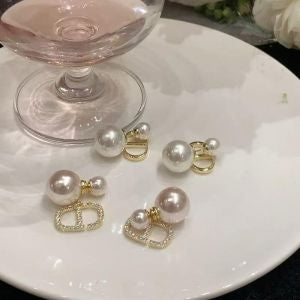 PCHA 571 Pearls & Crystals Earrings Gold – elegant pearl stud earrings with gold-tone crystal detailing, timeless women’s jewellery for day-to-night wear.