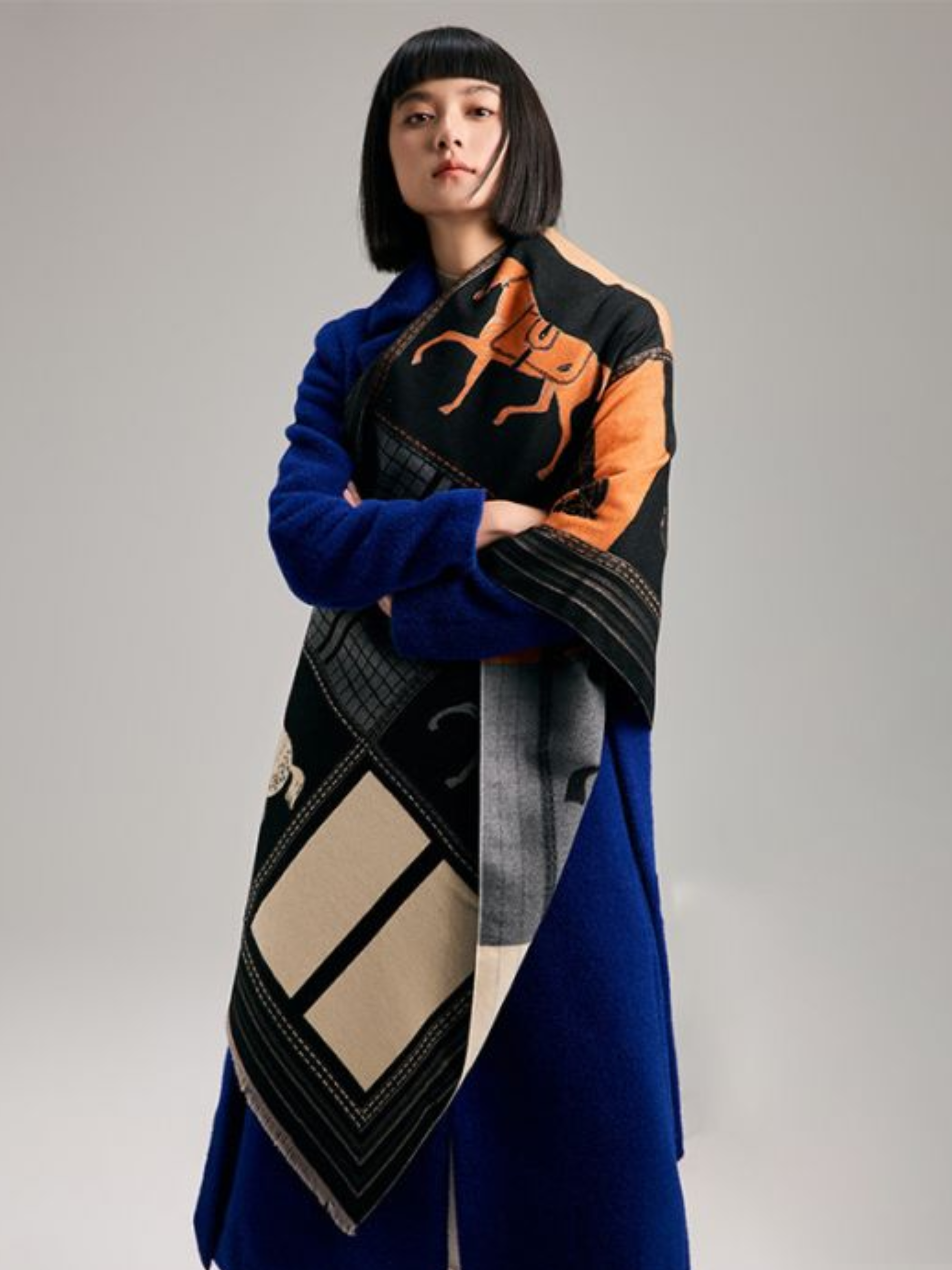 PCHA WS051 Black/Grey Horse Design Scarf – oversized equestrian-inspired winter scarf with horse motif in black, grey and camel tones, perfect for stylish seasonal layering.