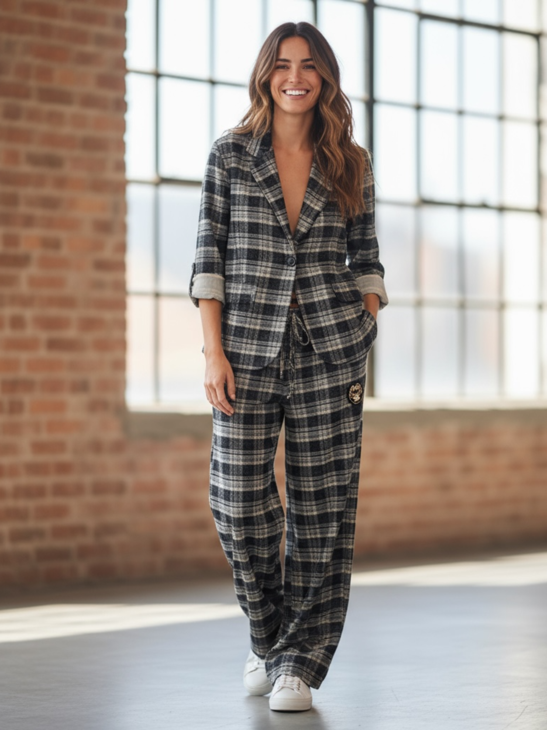 QBAW25 MC Otto checked blazer with single-breasted design and rolled sleeves-women’s versatile tailored jacket for smart-casual and evening outfits.