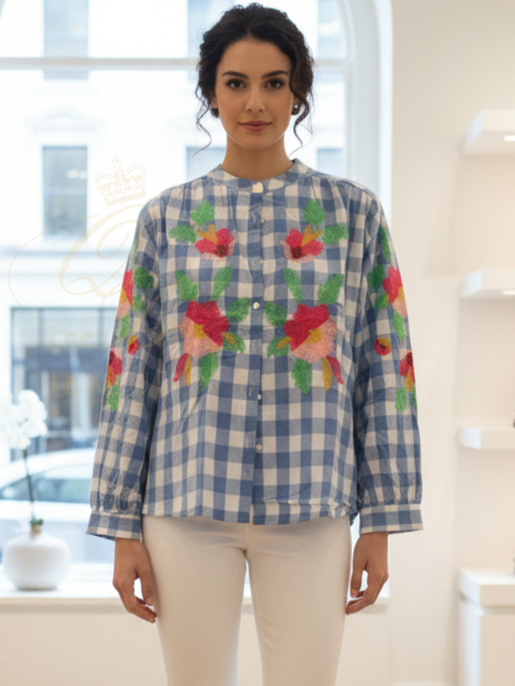 QBSS26 EV Sophie Flower Pattern Blouse with round neckline, long sleeves and floral patterned relaxed silhouette.